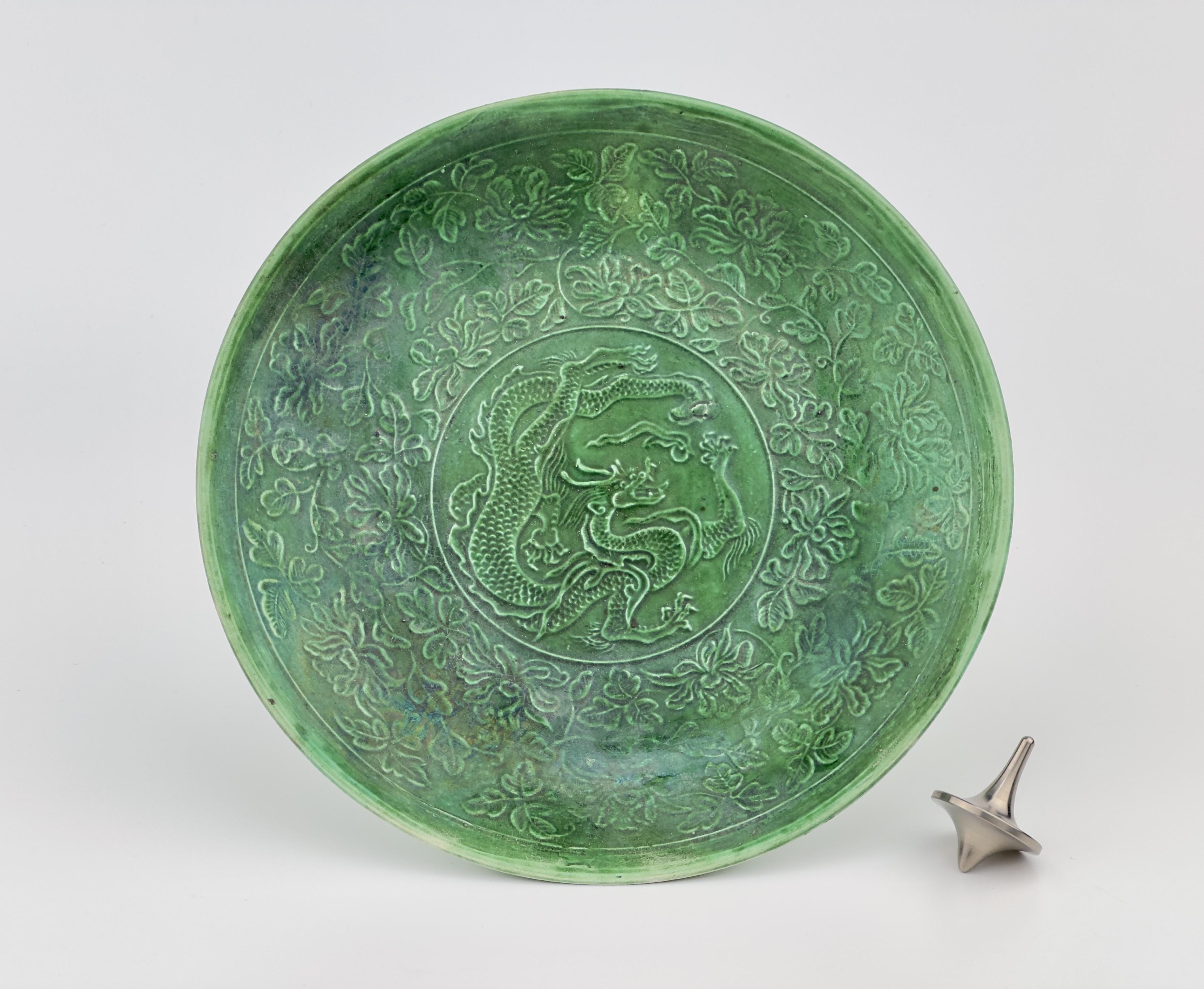 Seltene grün glasierte Drachenschüssel aus Dingyao, Nördliche Song Dynasty (Glasiert) im Angebot