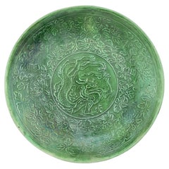 Raro plato Dingyao con dragón vidriado en verde, dinastía Liao-Song