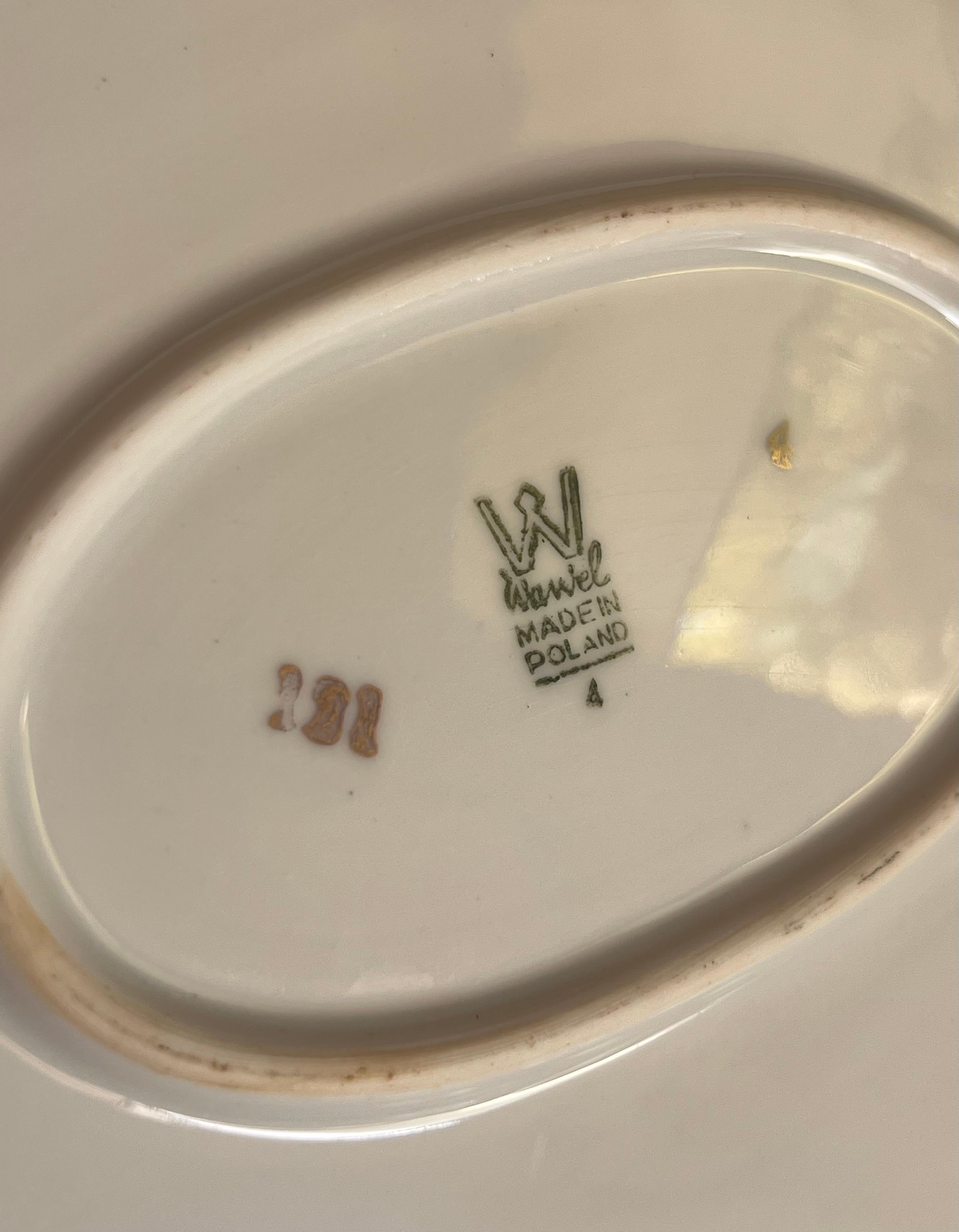Un service de table -  assiettes, bols, plateaux - par Wawel, Pologne fin du 20e siècle en vente 10