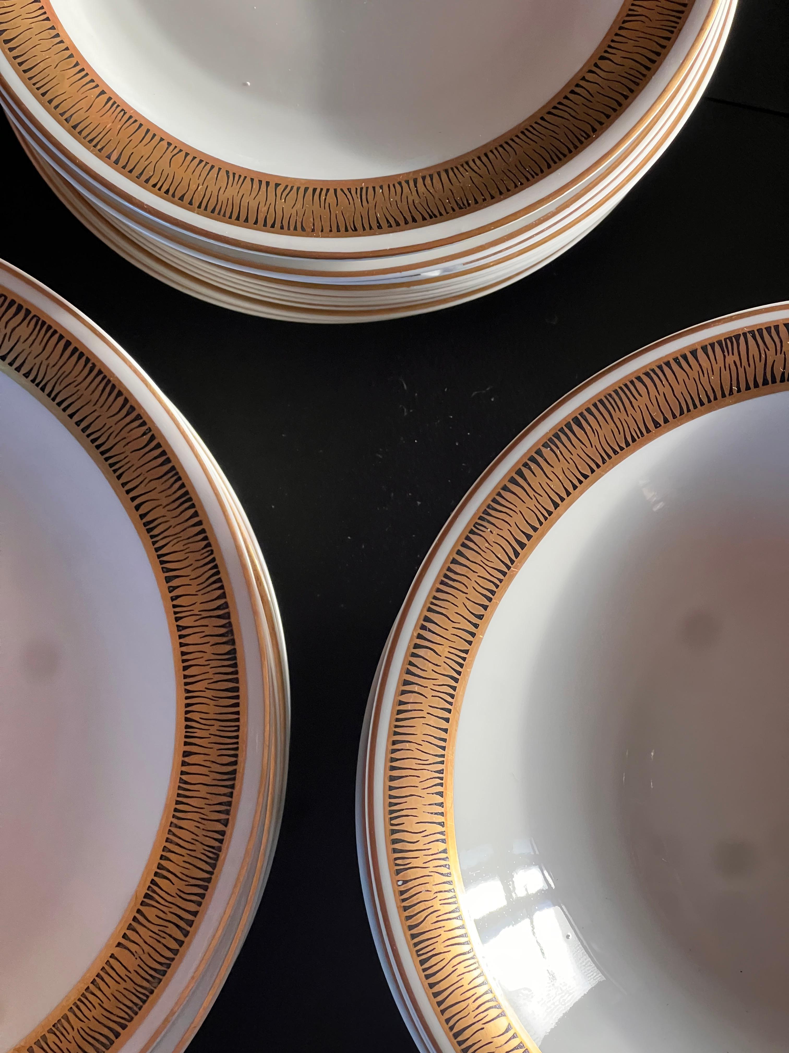 Polonais Un service de table -  assiettes, bols, plateaux - par Wawel, Pologne fin du 20e siècle en vente