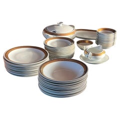 Un service de table -  assiettes, bols, plateaux - par Wawel, Pologne fin du 20e siècle