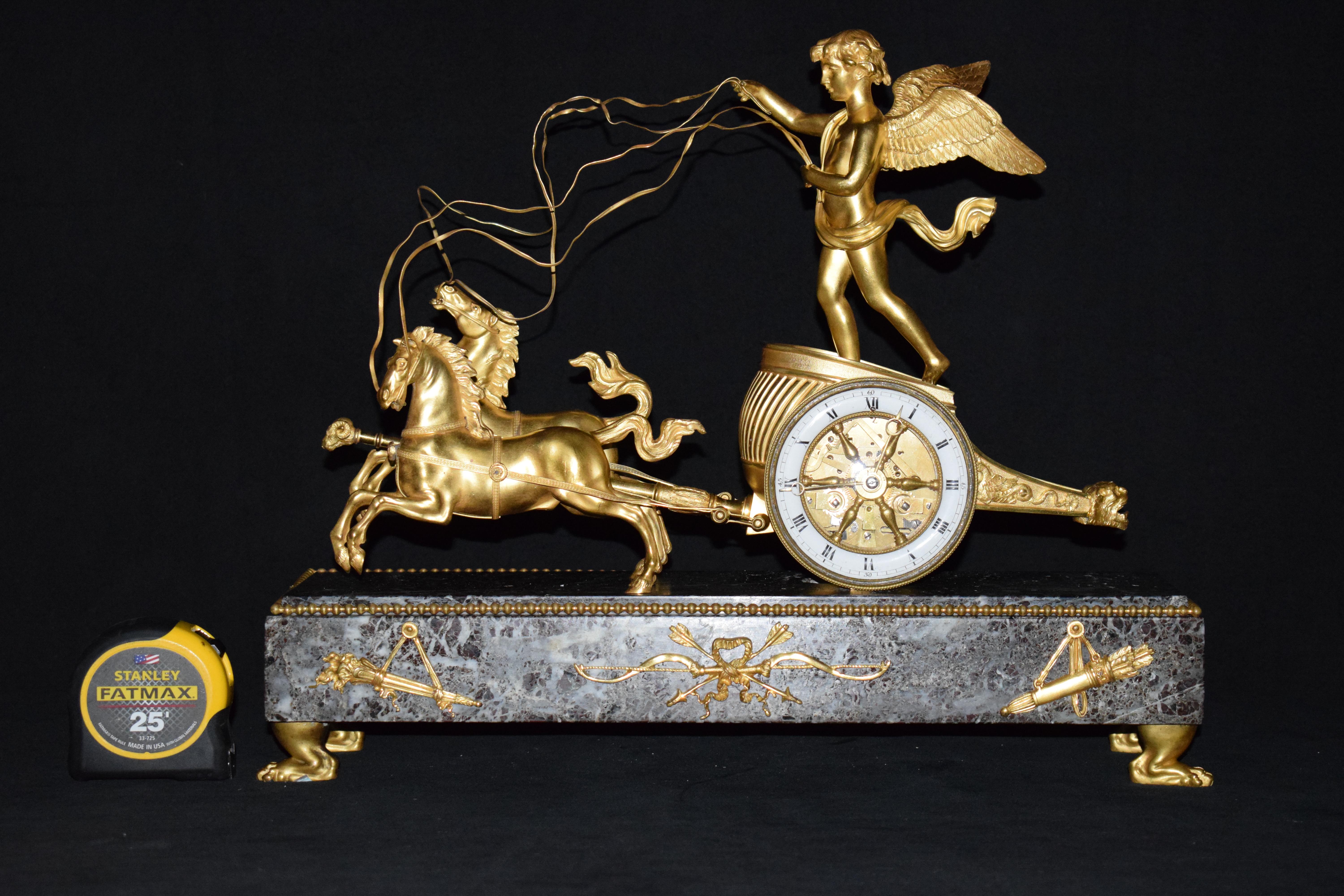 Horloge chariot Directoire montée en bronze doré et marbre, fin du XIXe siècle en vente 4