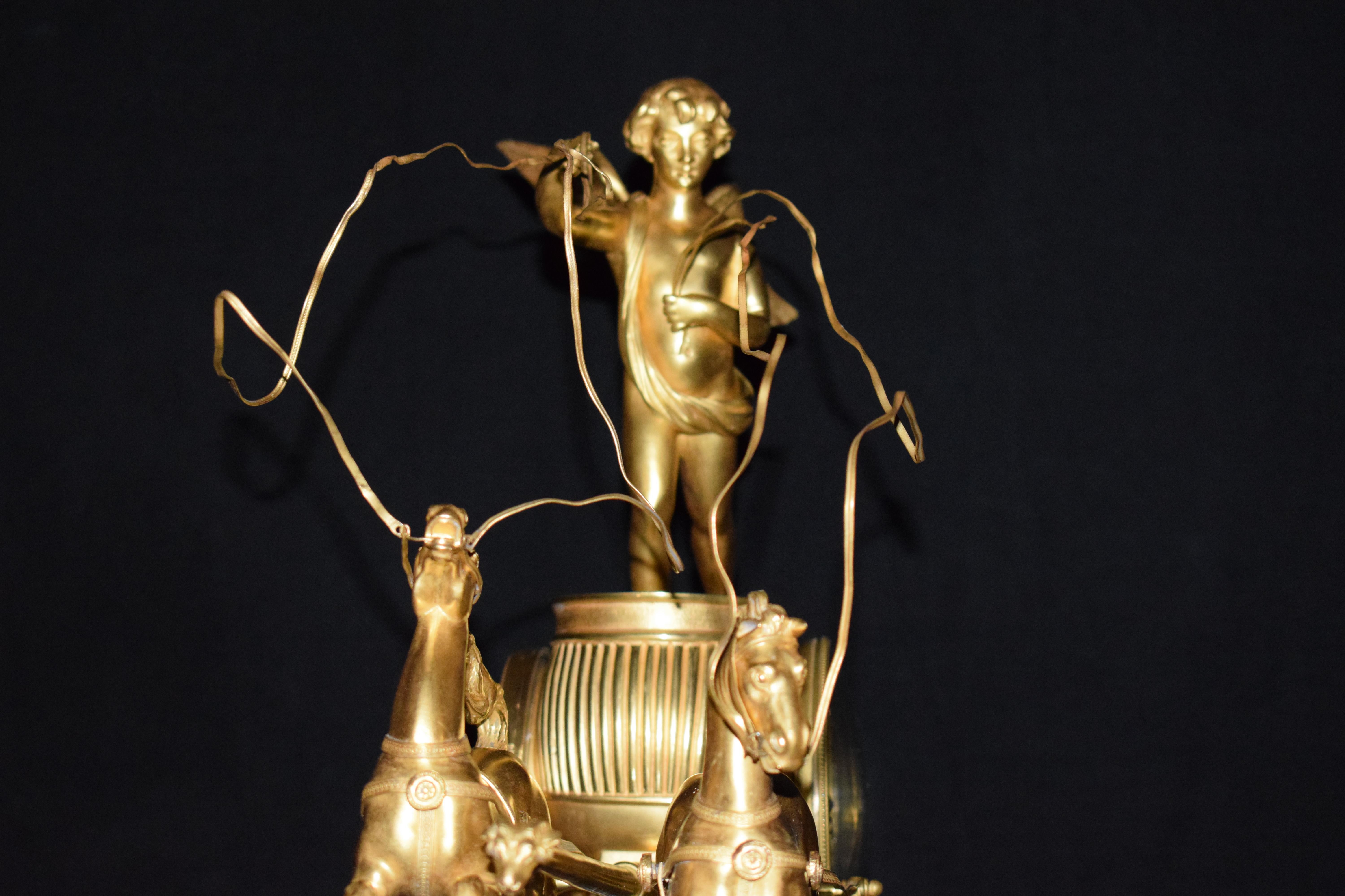 Horloge chariot Directoire montée en bronze doré et marbre, fin du XIXe siècle en vente 7