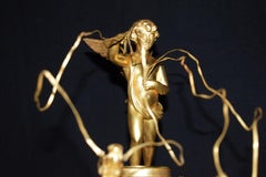 Chariot-Uhr aus vergoldeter Bronze und Marmor mit Schrank, spätes 19. Jahrhundert