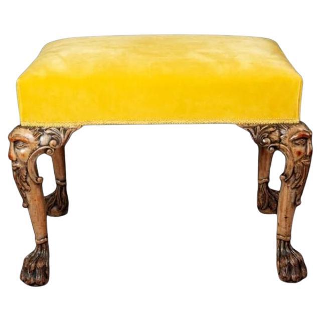 Tabouret en acajou sculpté, 19e siècle