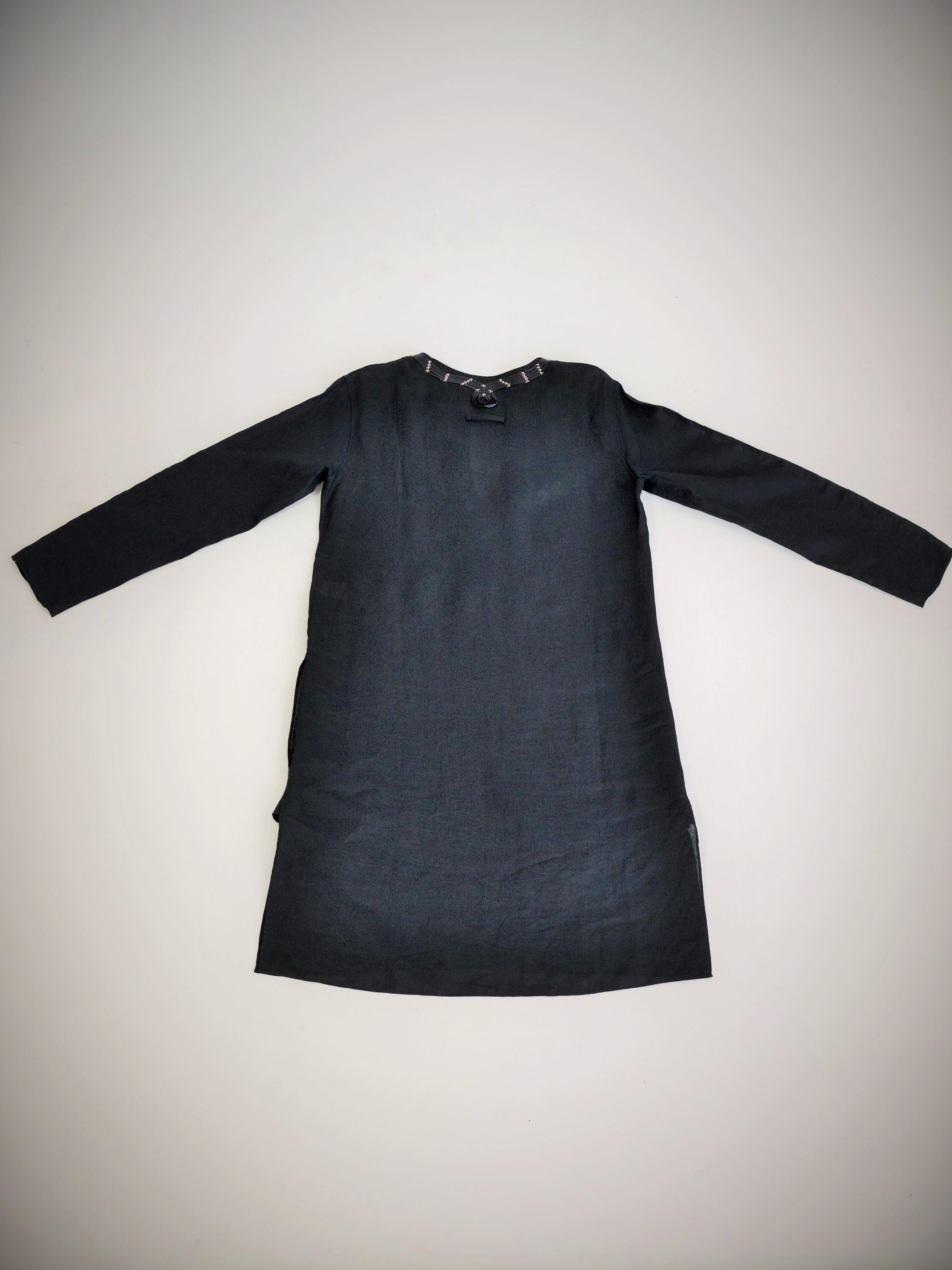 Djellaba-Bluse von Jean-Paul Gaultier aus besticktem schwarzem Leinen Circa 2000 (Schwarz) im Angebot