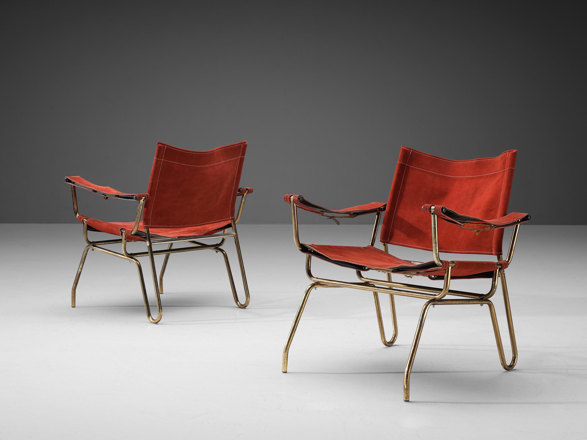 A. Dolleman pour Metz & Co, paire de fauteuils, laiton daim, Pays-Bas, 1960 

Cette paire rare de chaises de salon modernistes incarne un design unique et attrayant. Le cadre tubulaire en laiton est élégant et se plie magnifiquement en forme.