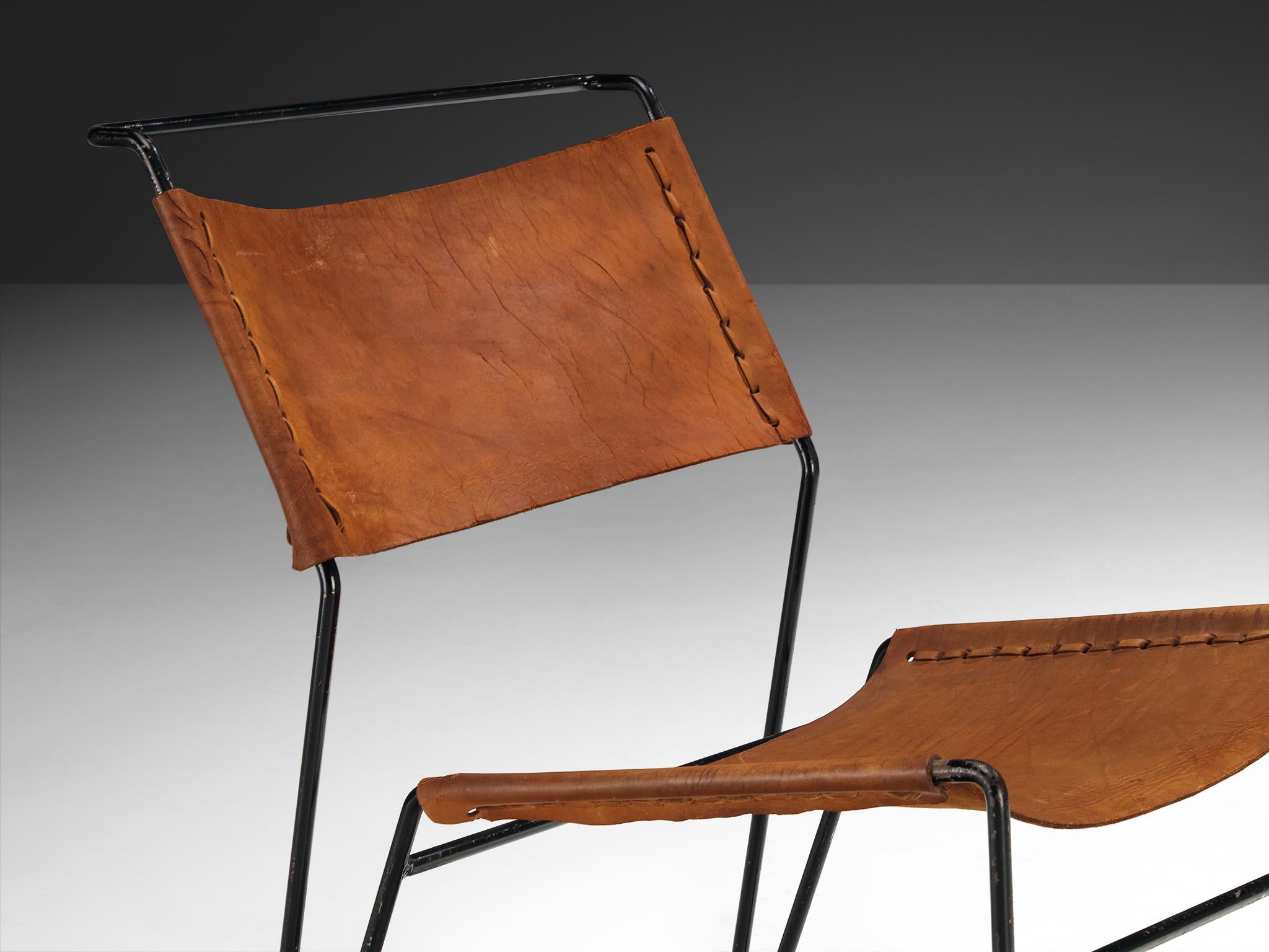 A. A. Dolleman per Metz & Co. Coppia di poltrone moderniste in pelle marrone in vendita 3