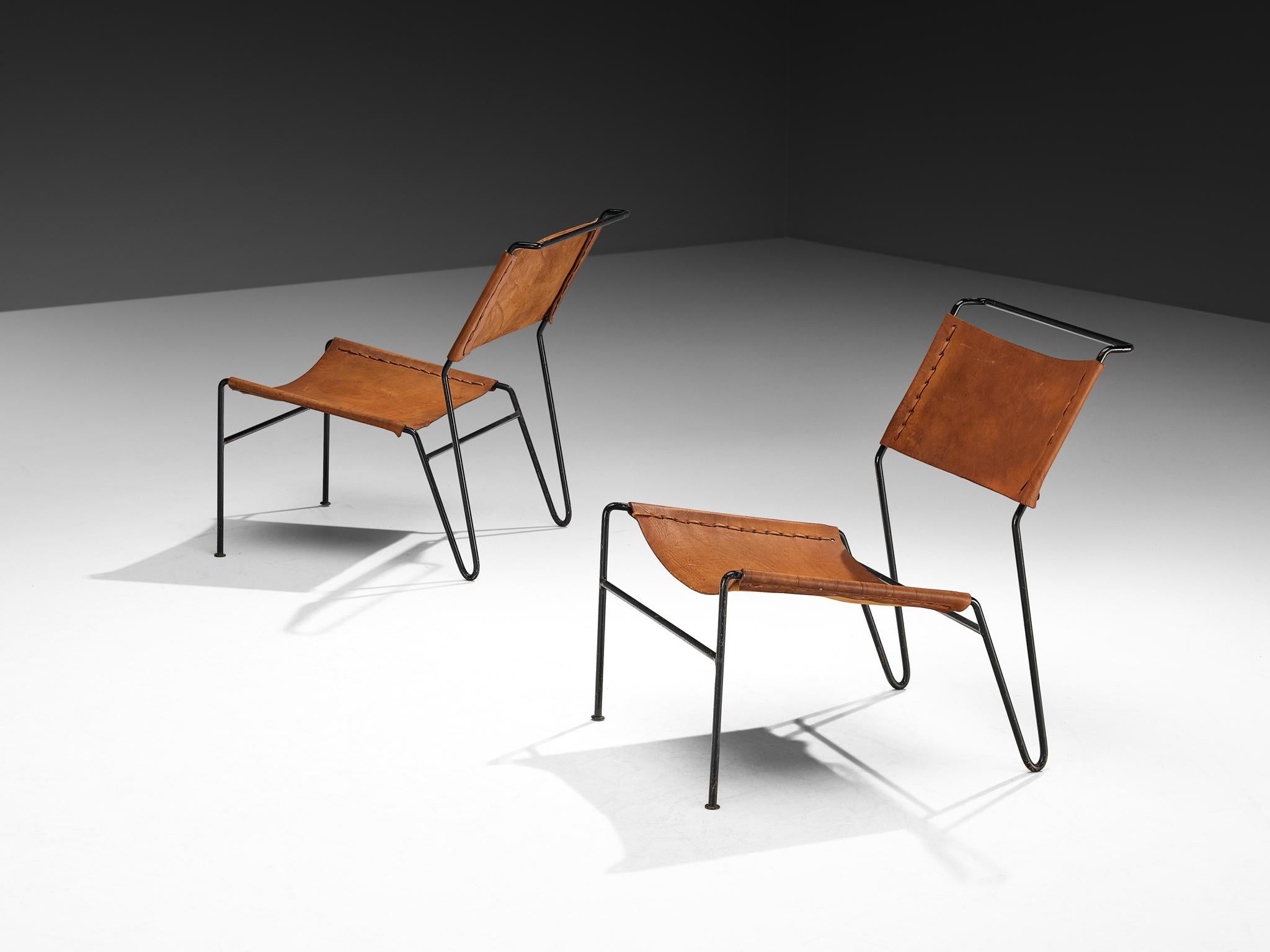 A. A. Dolleman per Metz & Co., coppia di poltrone, cuoio, metallo tubolare, Paesi Bassi, anni '50

Coppia di poltrone moderniste progettate dal designer olandese A. Dolleman per Metz & Co. Le sedie hanno un design unico e accattivante. La struttura
