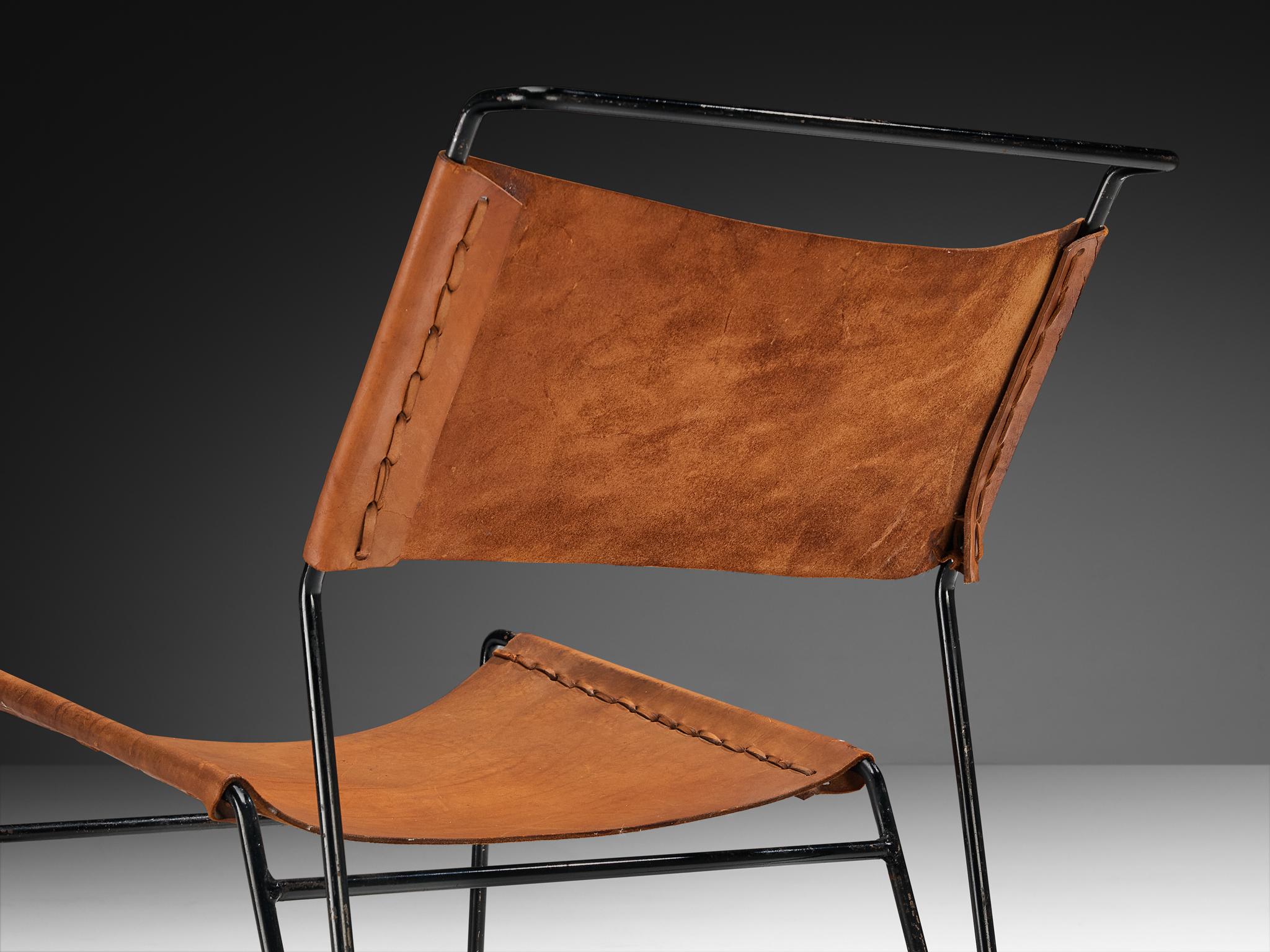 Olandese A. A. Dolleman per Metz & Co. Coppia di poltrone moderniste in pelle marrone in vendita