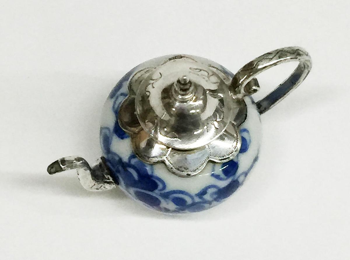 Dolls House Miniature Chinese Porcelain Teapot, Kangxi Period 1