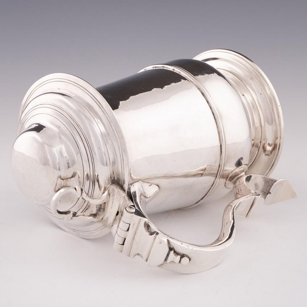 A Domed Lid Sterling Silver Quart Tankard London, 1771 In Good Condition For Sale In Tunbridge Wells, GB