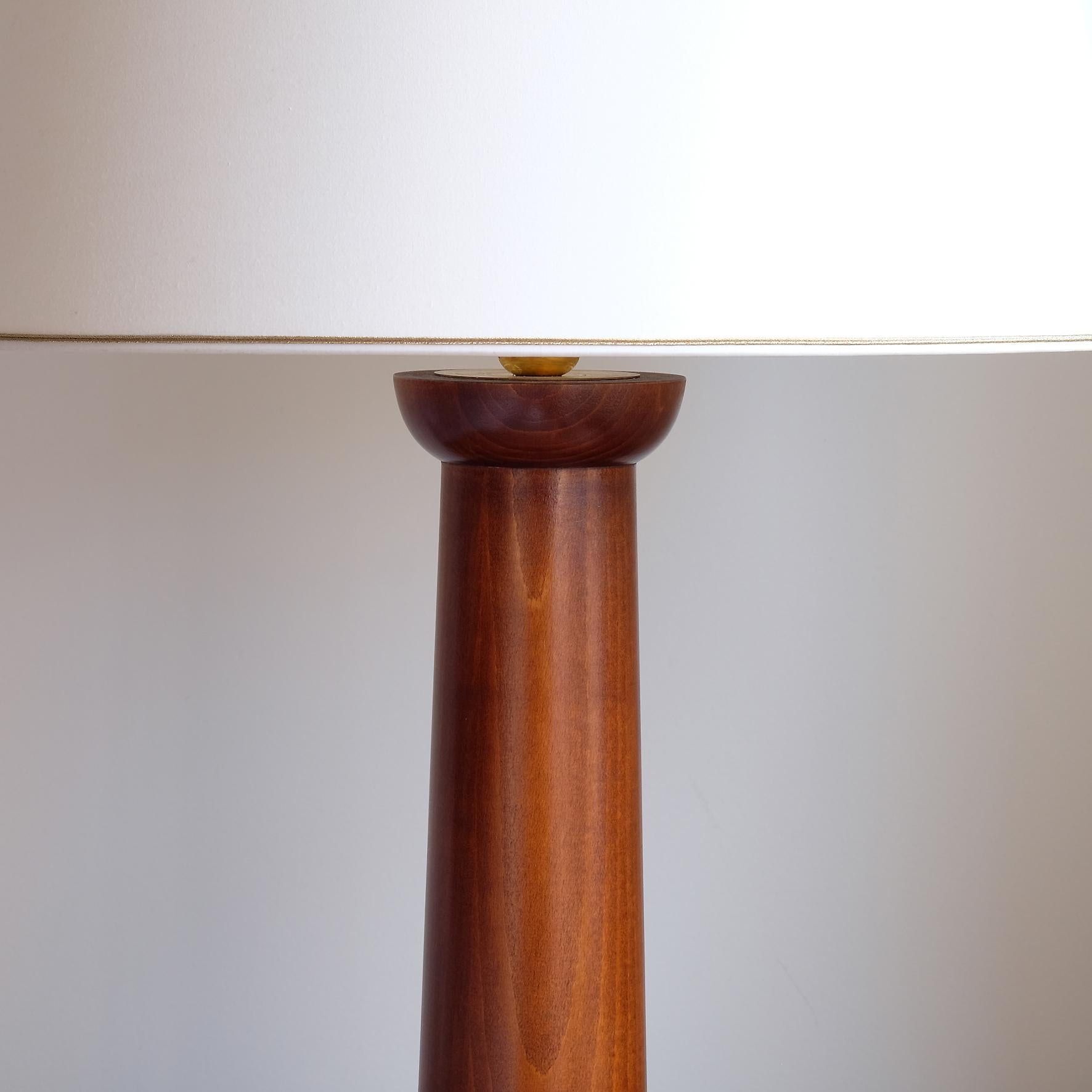 Français Lampe de table à colonne dorique, style Art Déco, XXIe siècle en vente