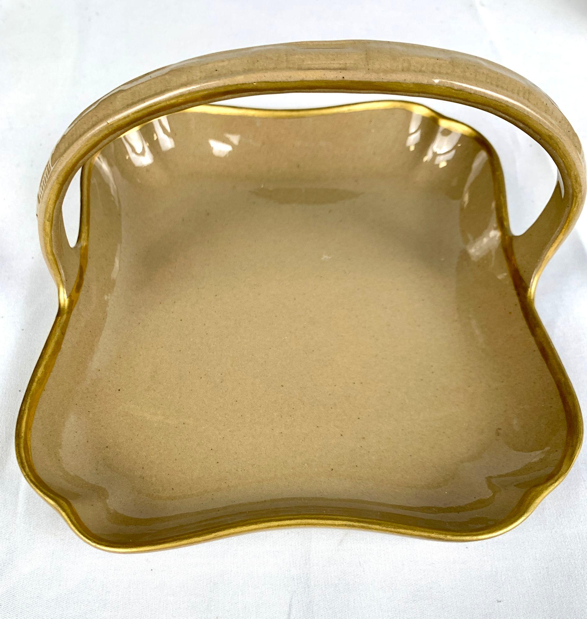 A Drabware Tray with Handle Made by Spode England Circa 1825 In Excellent Condition For Sale In Katonah, NY
