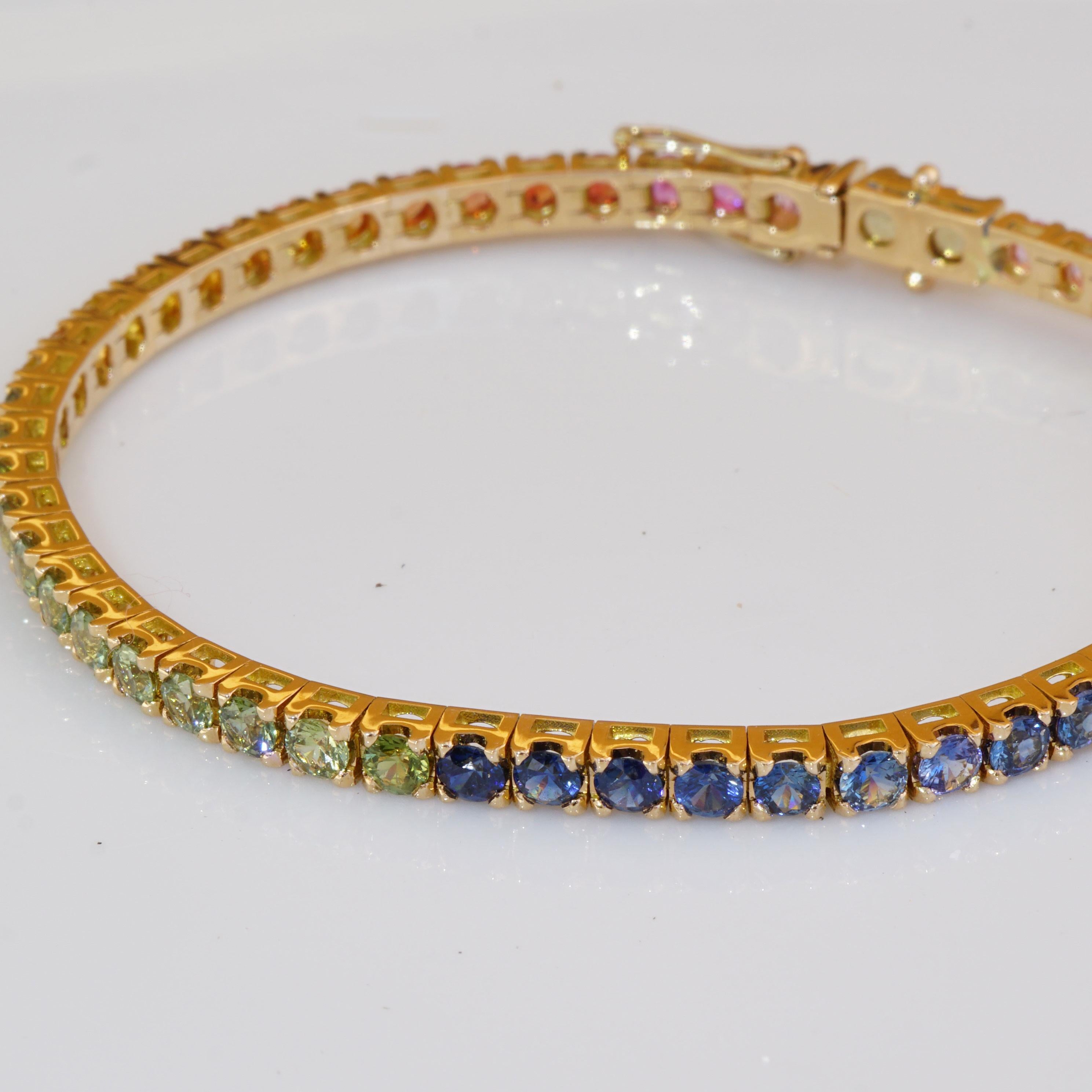 Taille ronde Bracelet en or rose 18 carats avec saphirs arc-en-ciel « Dream Journey in the World of Colors » en vente