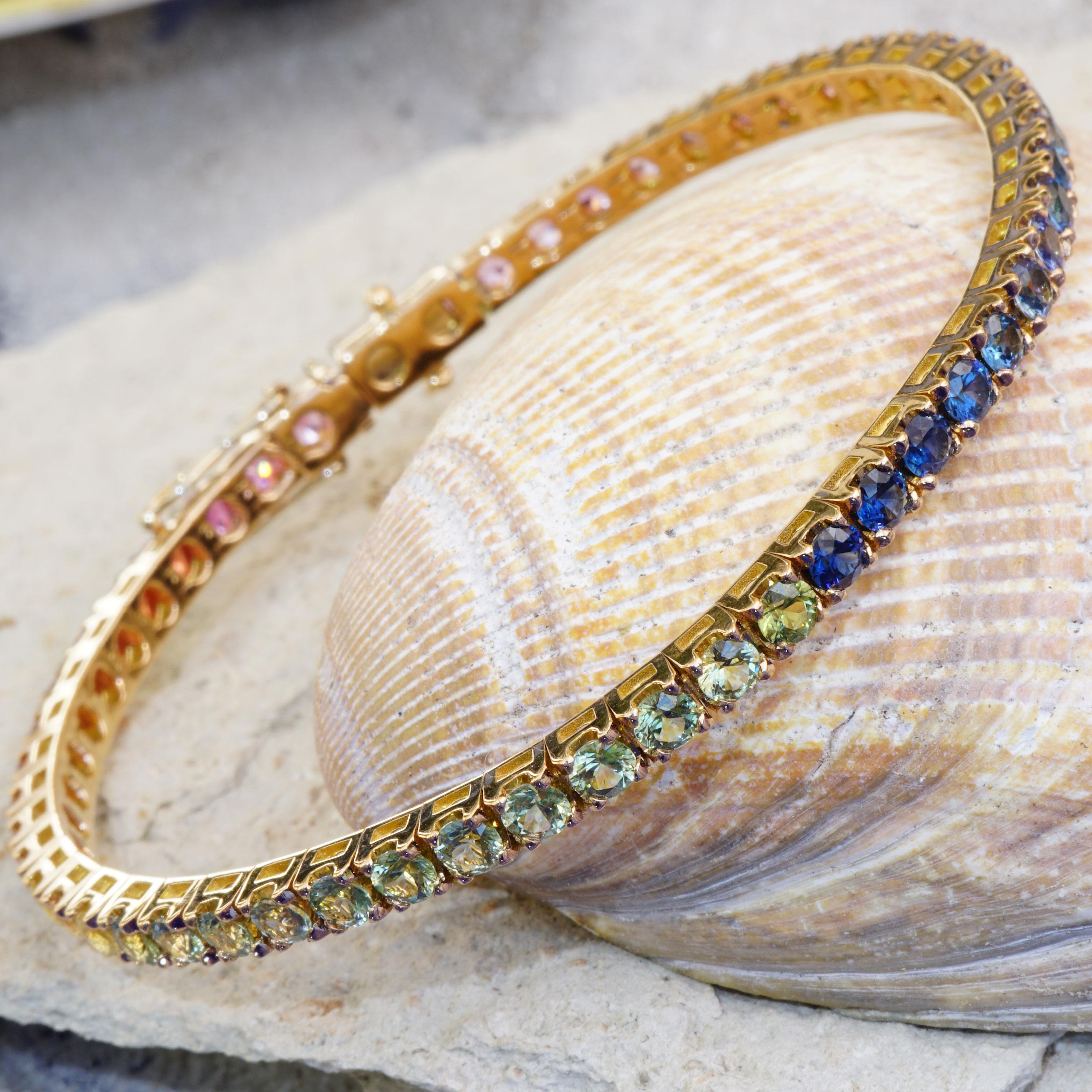 Bracelet en or rose 18 carats avec saphirs arc-en-ciel « Dream Journey in the World of Colors » en vente 2
