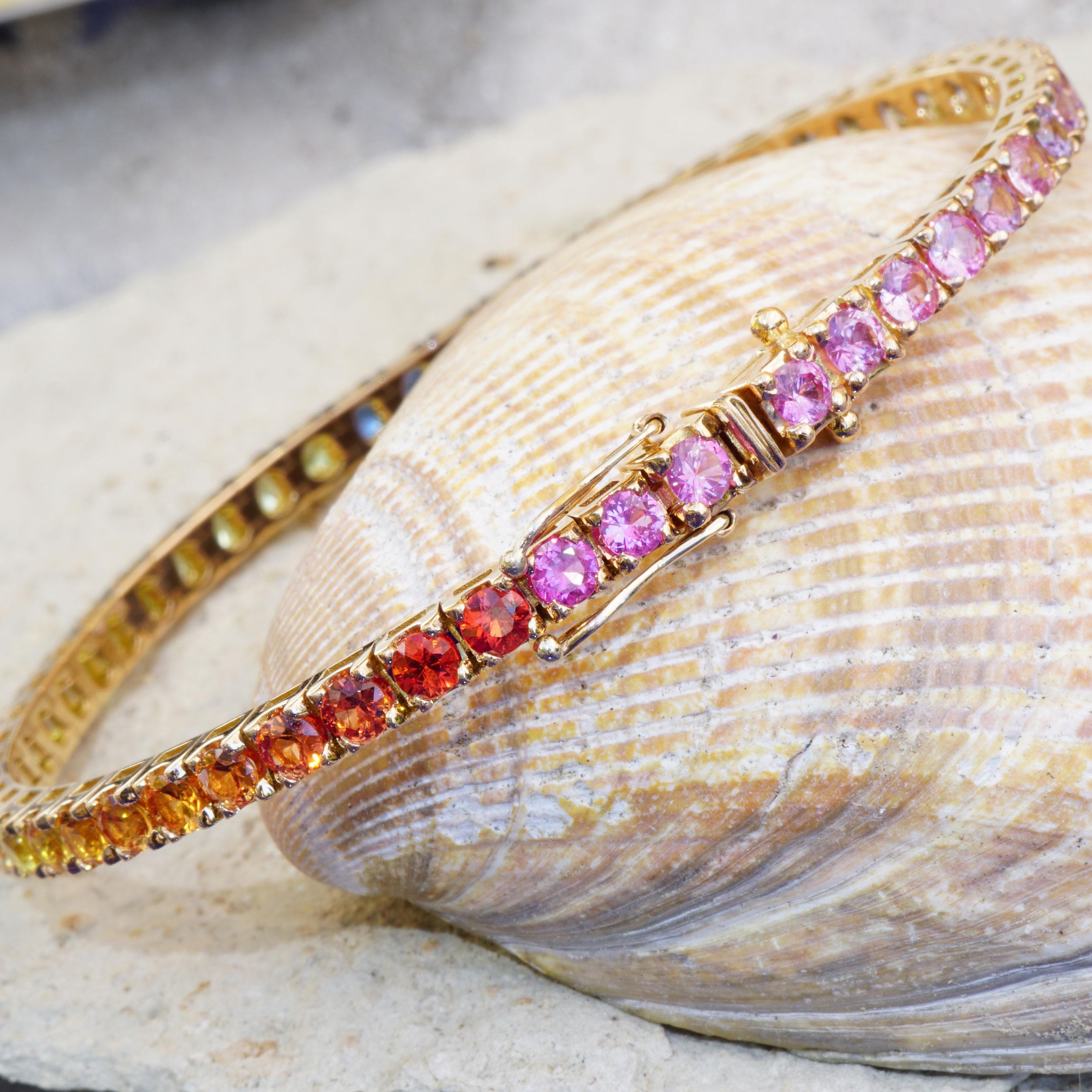 Bracelet en or rose 18 carats avec saphirs arc-en-ciel « Dream Journey in the World of Colors » en vente 3