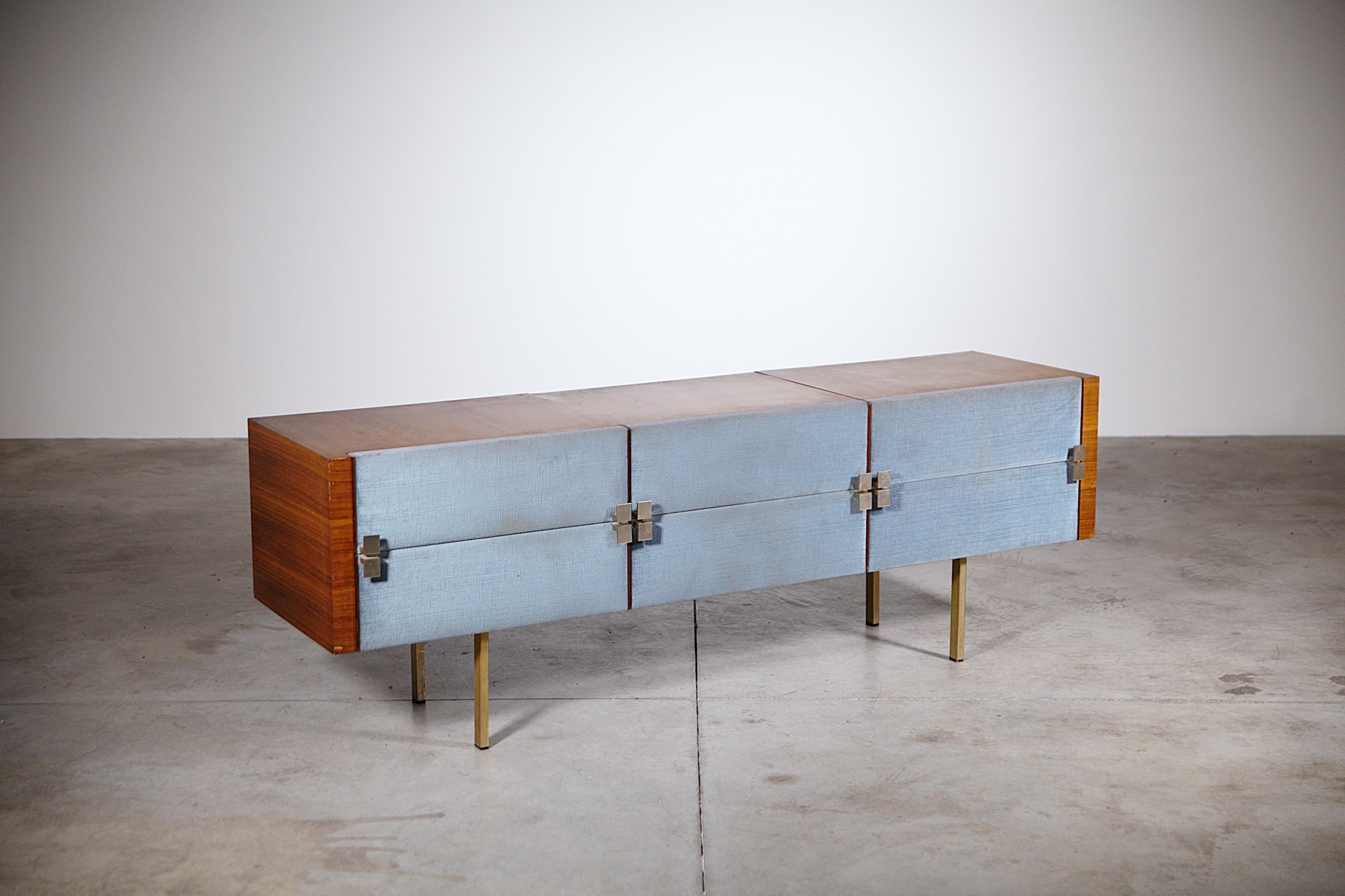 A sideboard / Chest by Roger Landault France 1960s

Editor : Regy

Very elegant.

Report : some lack of veneering wood ( Rosewood ) and light stain on the original velvet ( Please check the pictures ).