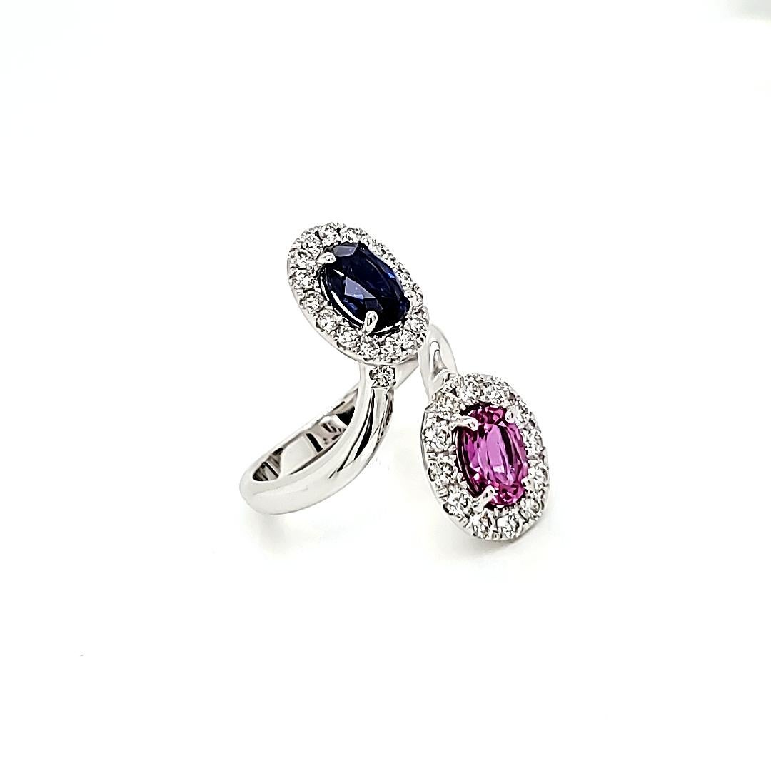 Dual Coloured Ring of Blue and Pink Sapphire Intertwined Together In New Condition For Sale In Hong Kong, HK
