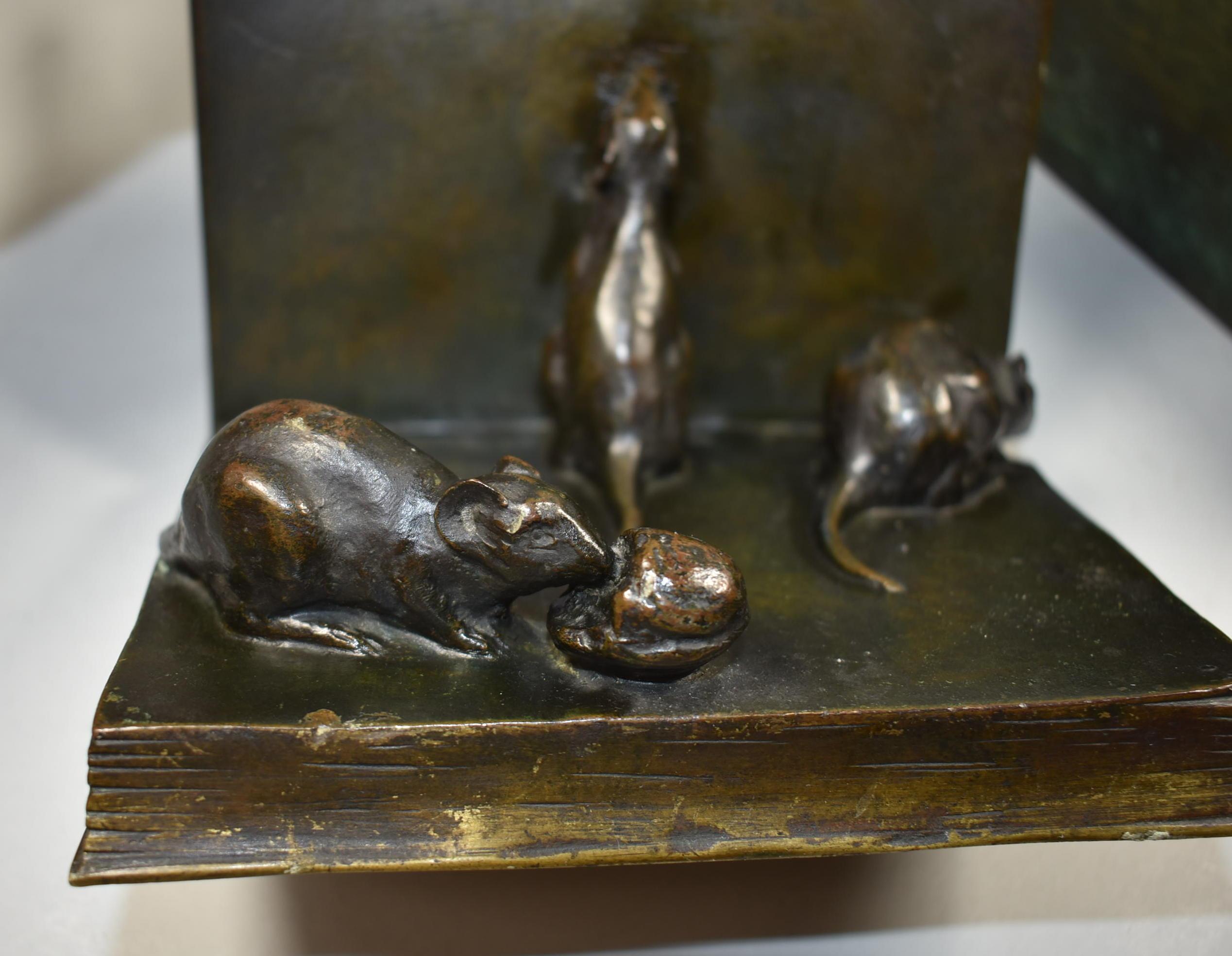 A. Duchene Patinated Bronze Cat and Mice Bookends In Good Condition In Toledo, OH