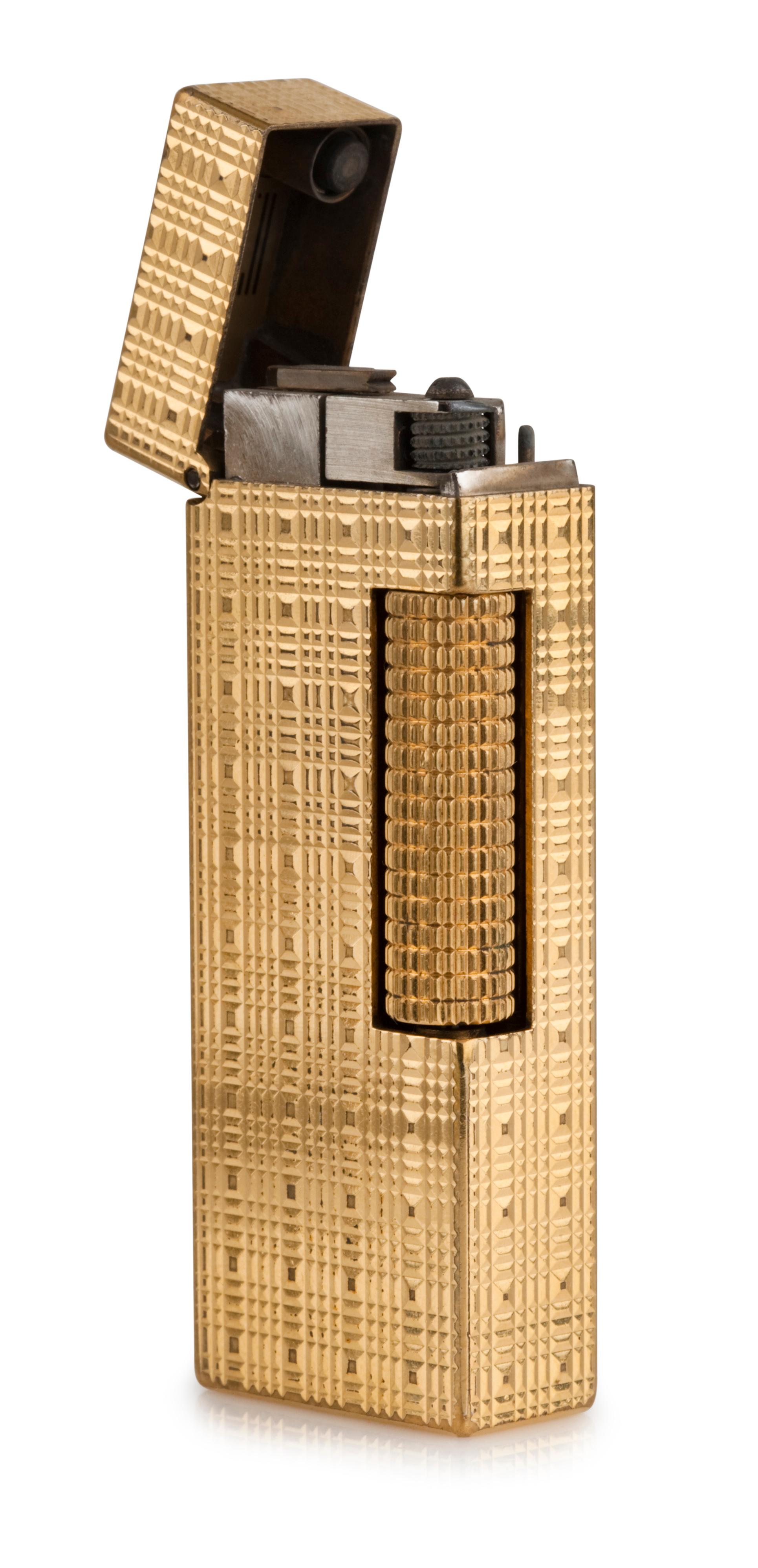 A Dunhill gold-plated cigarette lighter  In Excellent Condition In New York, NY