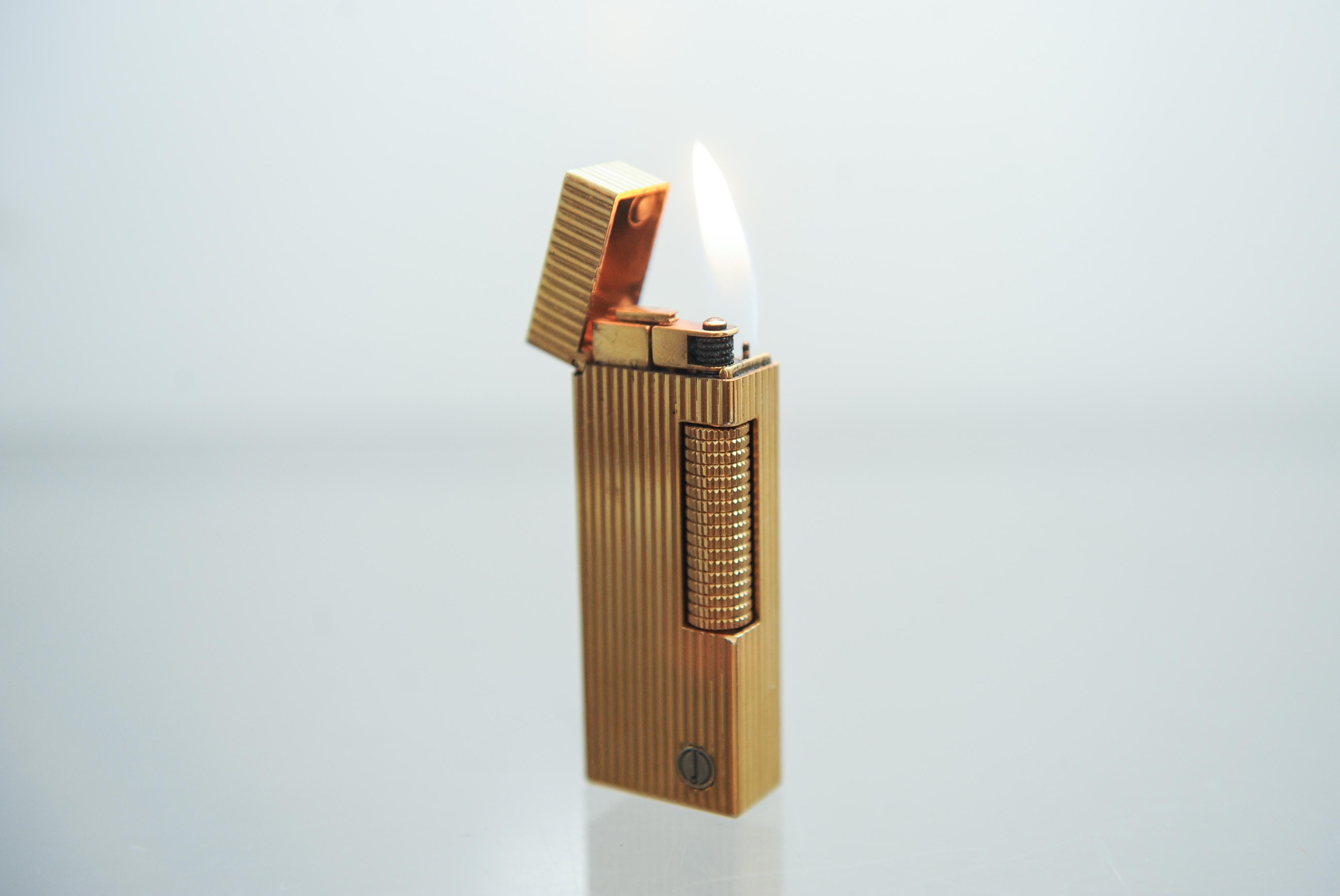 Dunhill Gold-Plated Reeded Rollagas Lighter in Original Box and Case For Sale 3