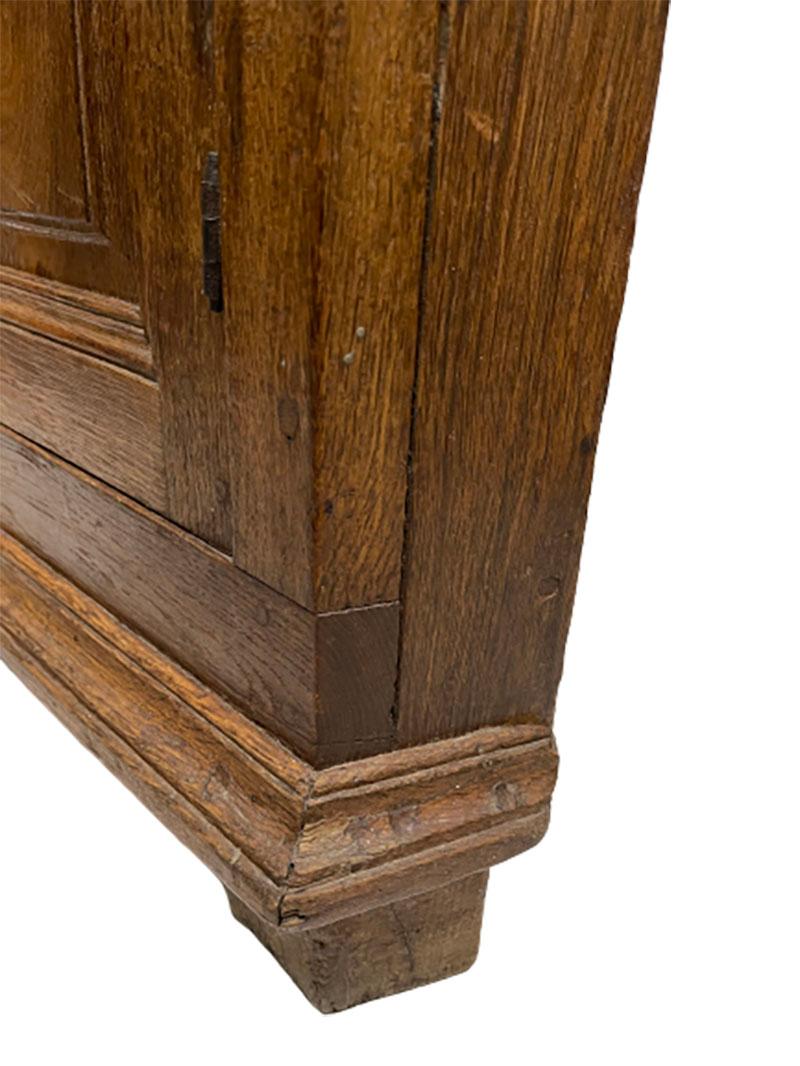 Dutch 18th Century Oak Corner Cabinet For Sale 3