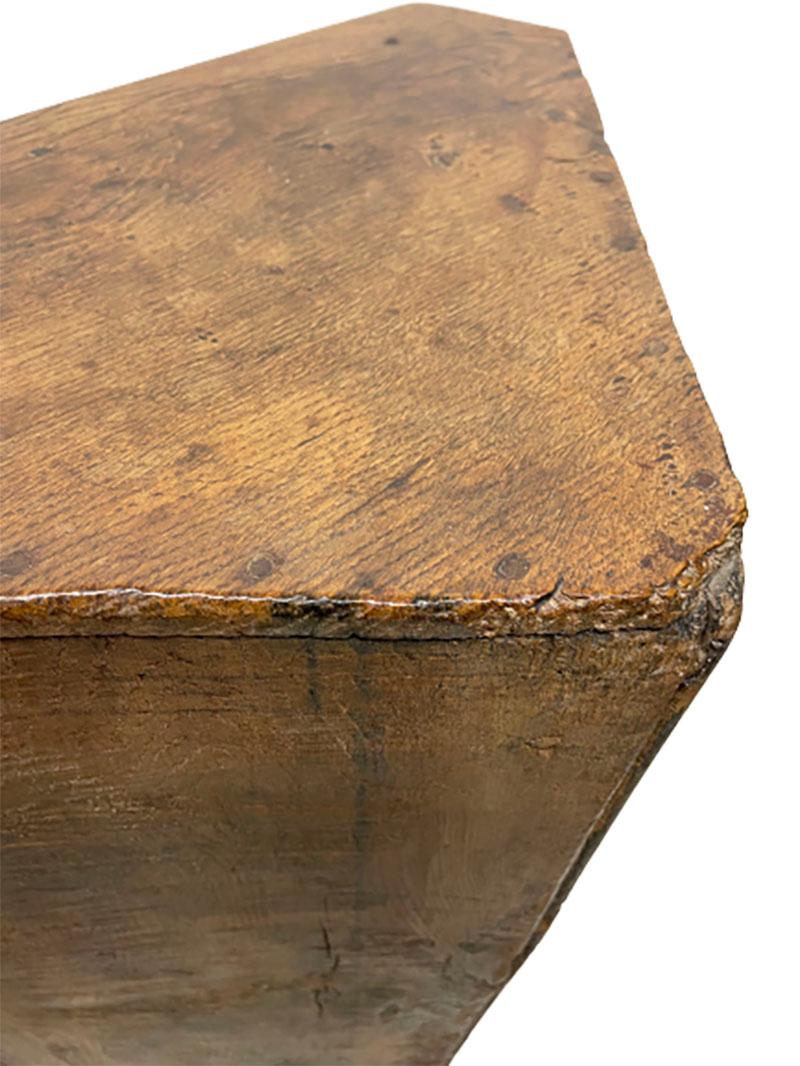 Armoire d'angle en chêne du XVIIIe siècle hollandais en vente 2