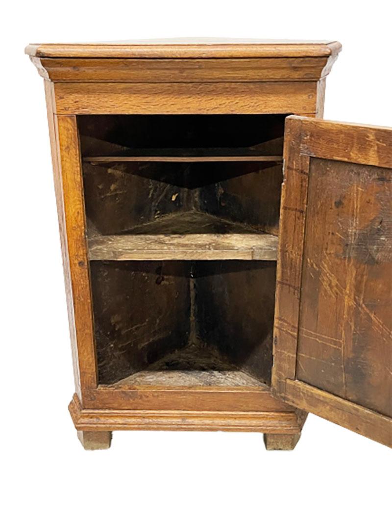Dutch 18th Century Oak Corner Cabinet For Sale 6