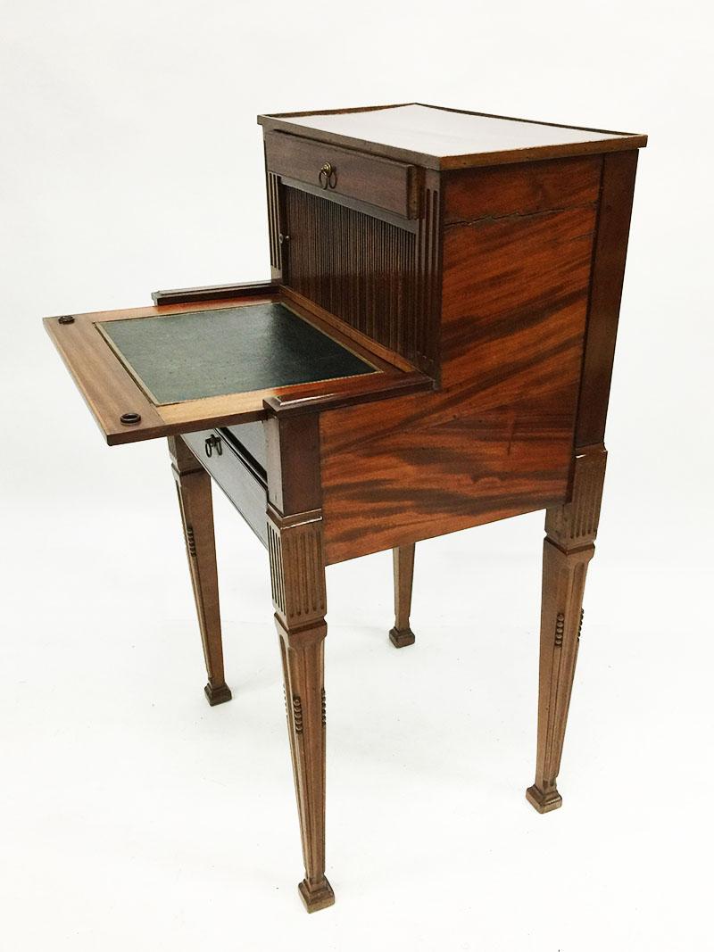 Dutch 19th Century Mahogany Ladies Desk For Sale 4