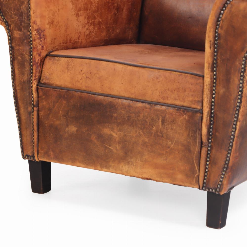 A Dutch Art Deco leather club chair, C 1940. In Good Condition For Sale In Philadelphia, PA