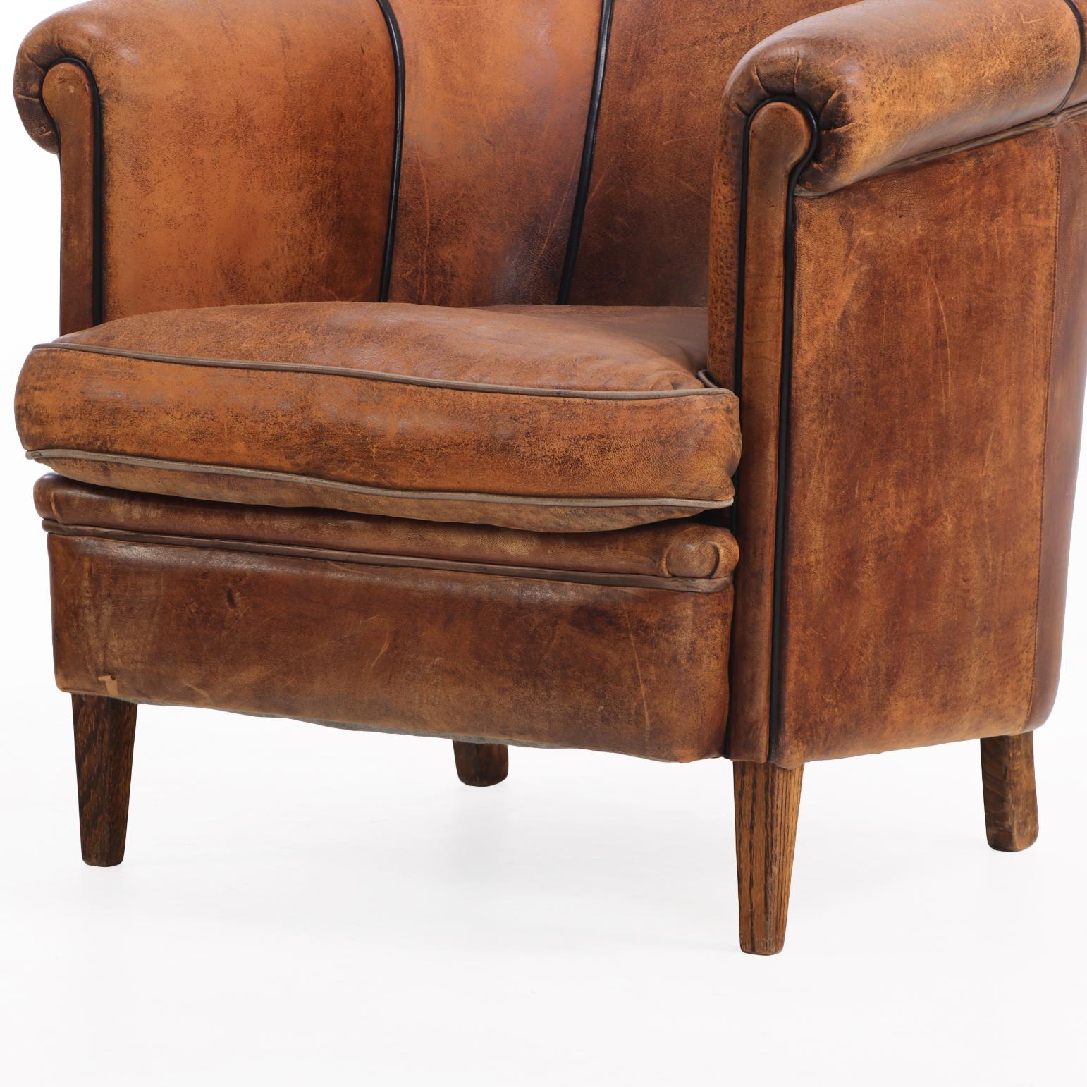 Sillón club holandés de cuero Art Decó, C 1940. en Bueno estado para la venta en Philadelphia, PA