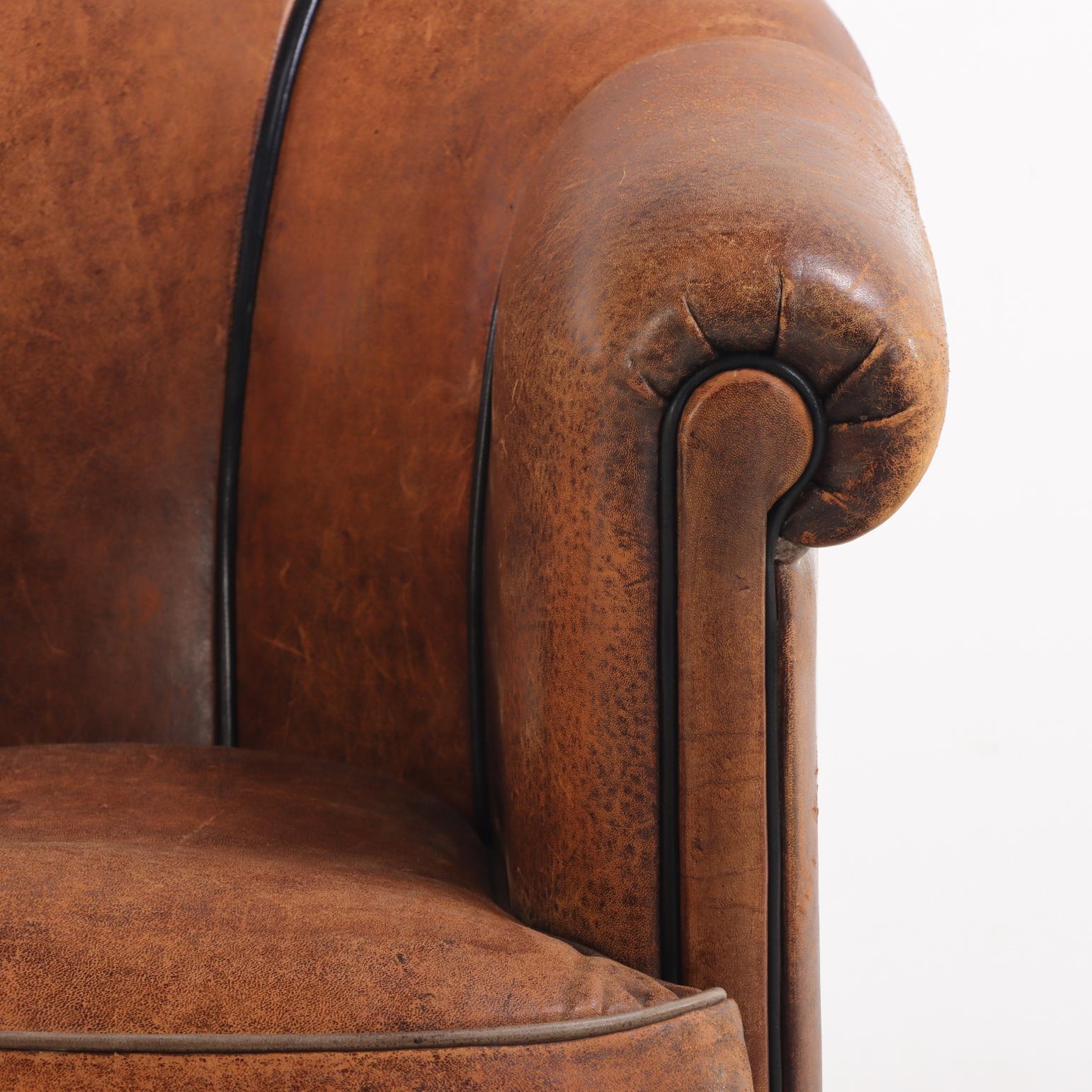 Sillón club holandés de cuero Art Decó, C 1940. siglo XX en venta