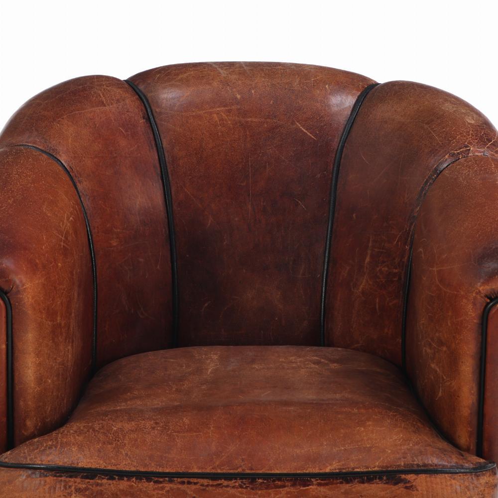 A Dutch Art Deco leather club chair, C 1940. For Sale 1
