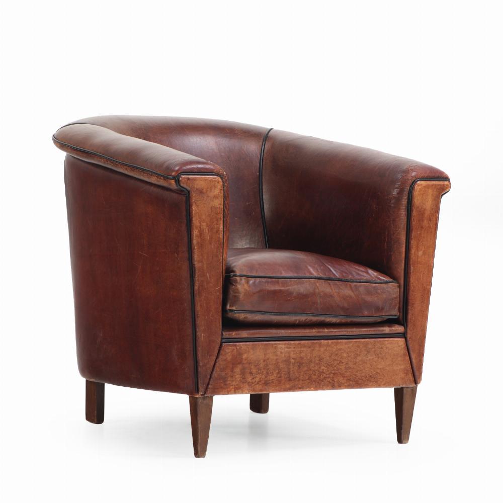 A Dutch Art Deco leather club chair, C 1940. For Sale 2