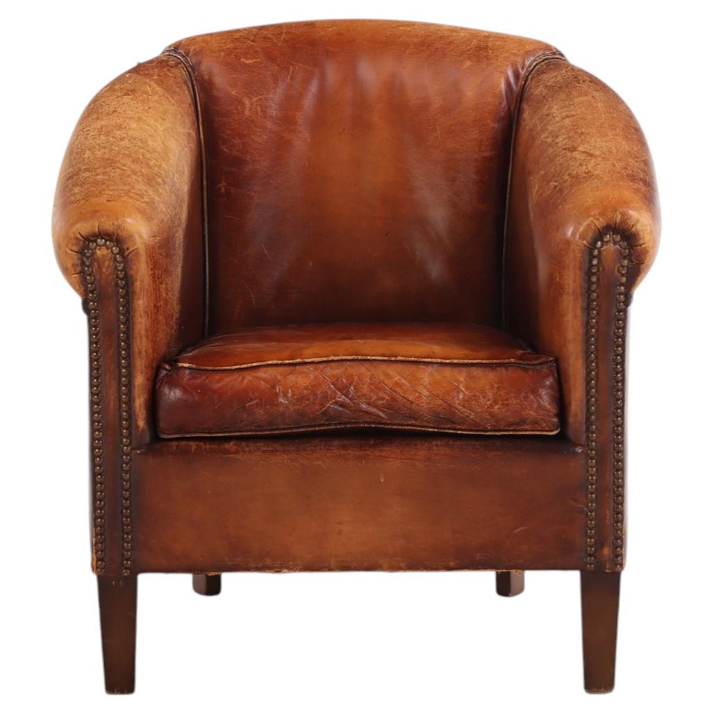 A.I.C. C'est un fauteuil club en cuir de style Art déco hollandais, C. 1950.