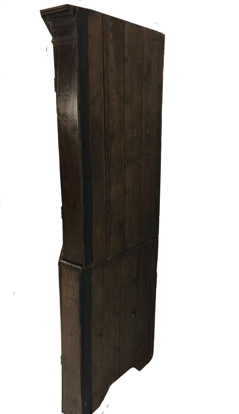 Dutch Early 19th Century Oak 2-Part Corner Cupboard For Sale 2