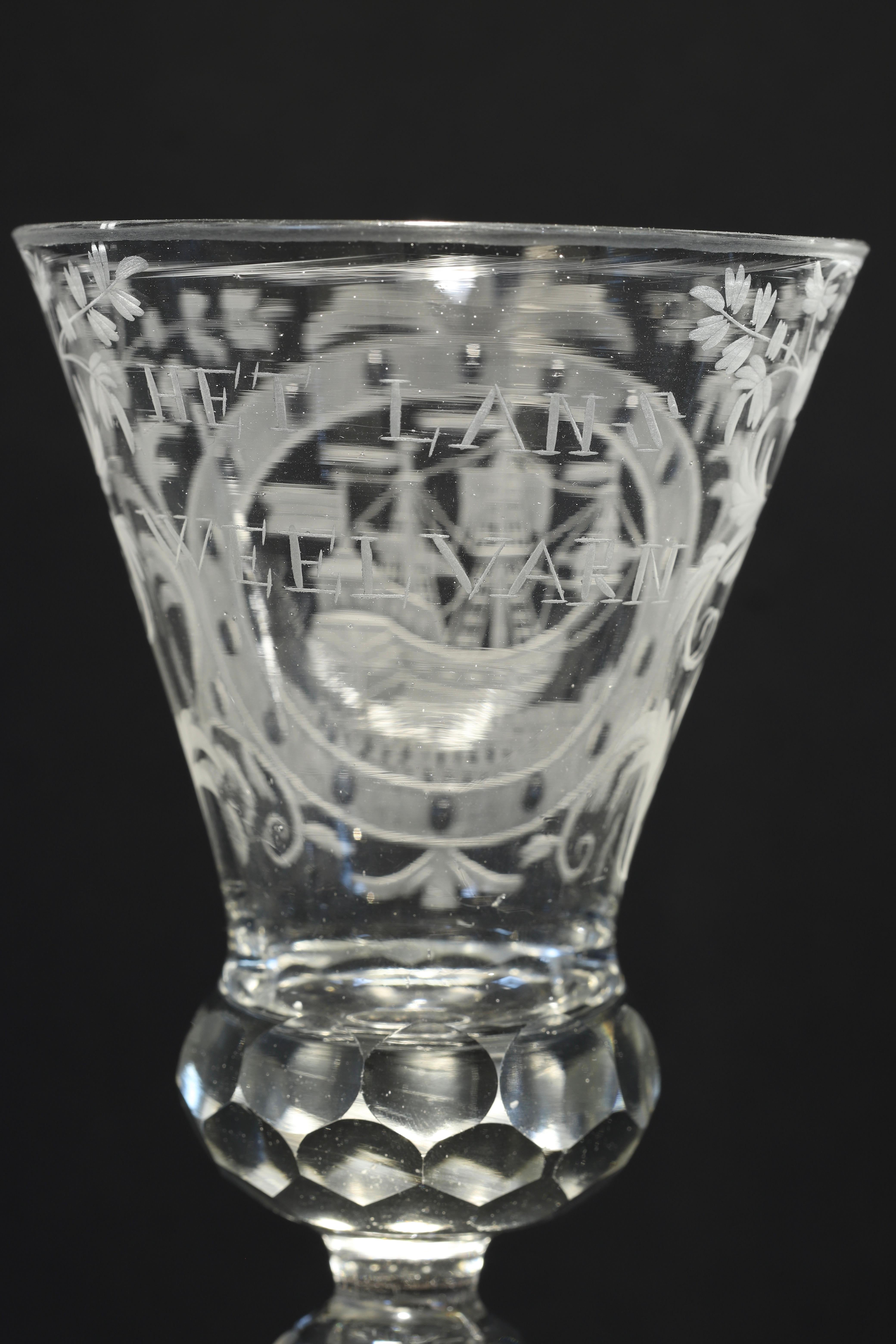 Ein niederländisches graviertes Prosperity of the Trade Weinglas, Mitte des 18. Jahrhunderts (Graviert) im Angebot