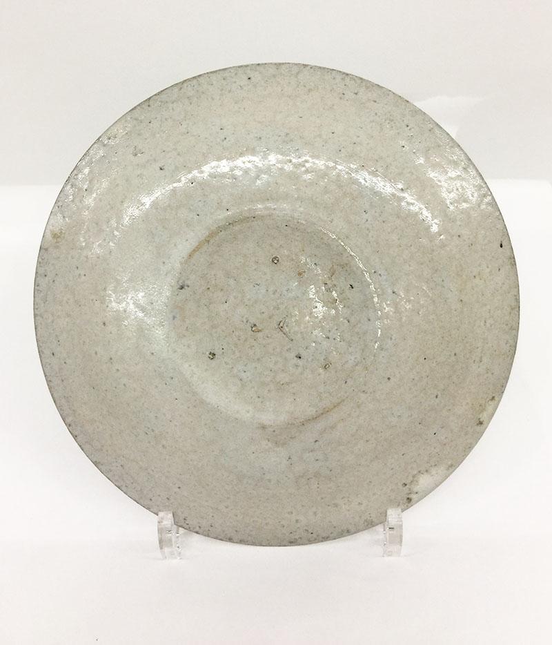 Un plato hongo Art Déco torneado a mano y pintado de C.J. Lanooy

Un plato de barro del periodo Art Déco
Fechado en 1925
21 cm de diagonal y 2 cm de altura

Chris Lanooy (1881-1948) fue un pintor ceramista, diseñador de vidrio, artista decorativo y