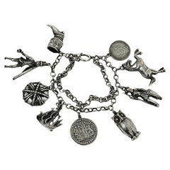 Bracelet à grands breloques en argent hollandais du milieu du XXe siècle