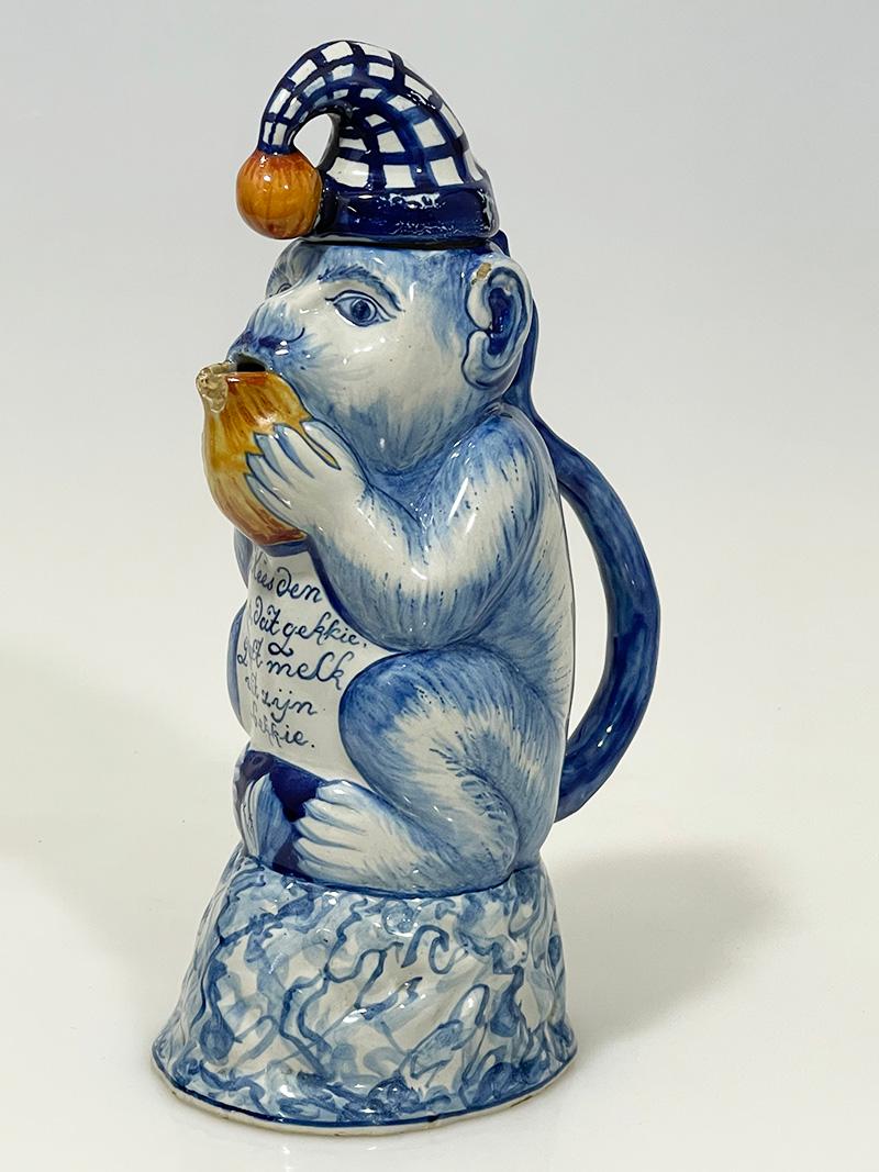 Néerlandais Un pichet à lait néerlandais en forme de singe, Tichelaar Makkum, vers 1890-1900 en vente