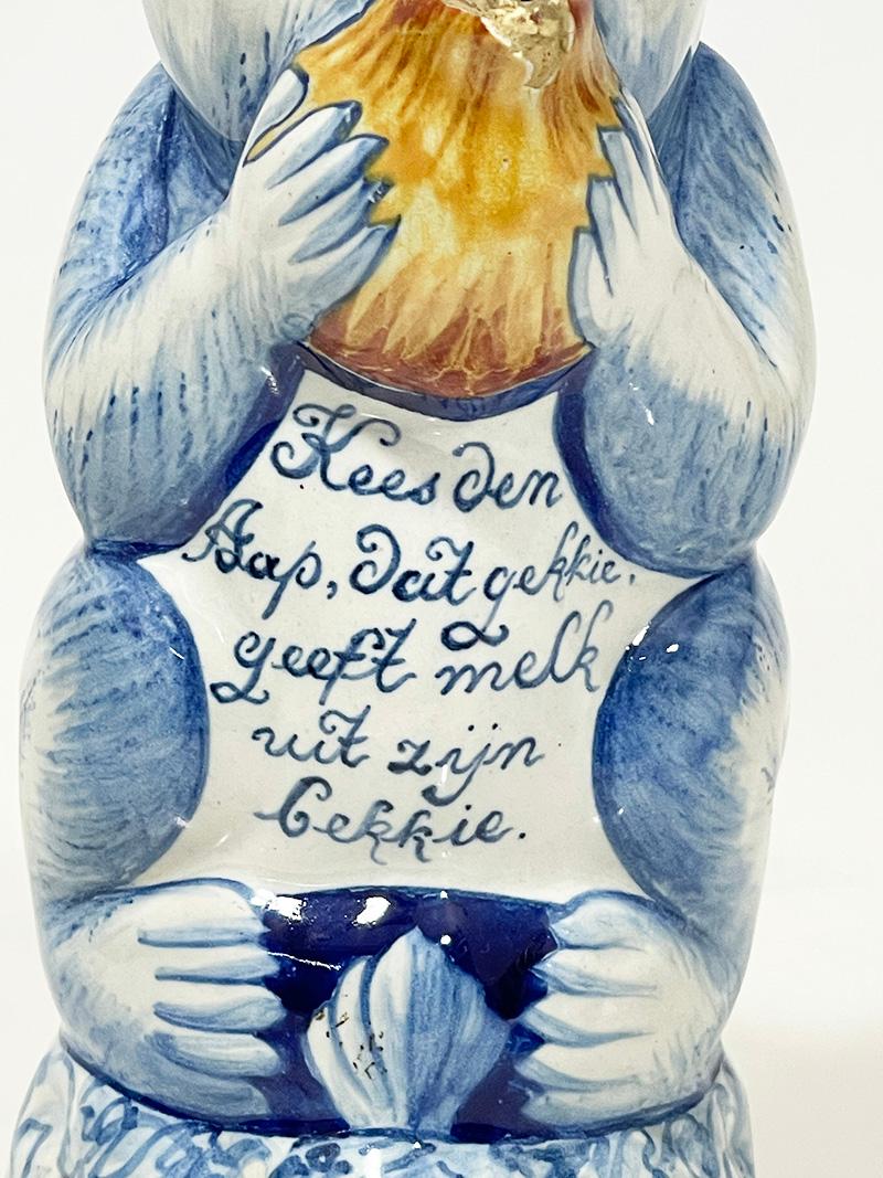 20ième siècle Un pichet à lait néerlandais en forme de singe, Tichelaar Makkum, vers 1890-1900 en vente