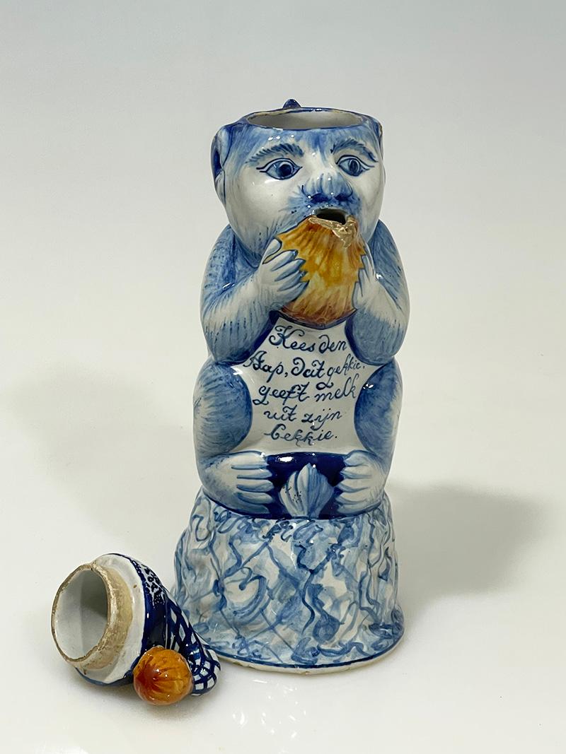 Poterie Un pichet à lait néerlandais en forme de singe, Tichelaar Makkum, vers 1890-1900 en vente
