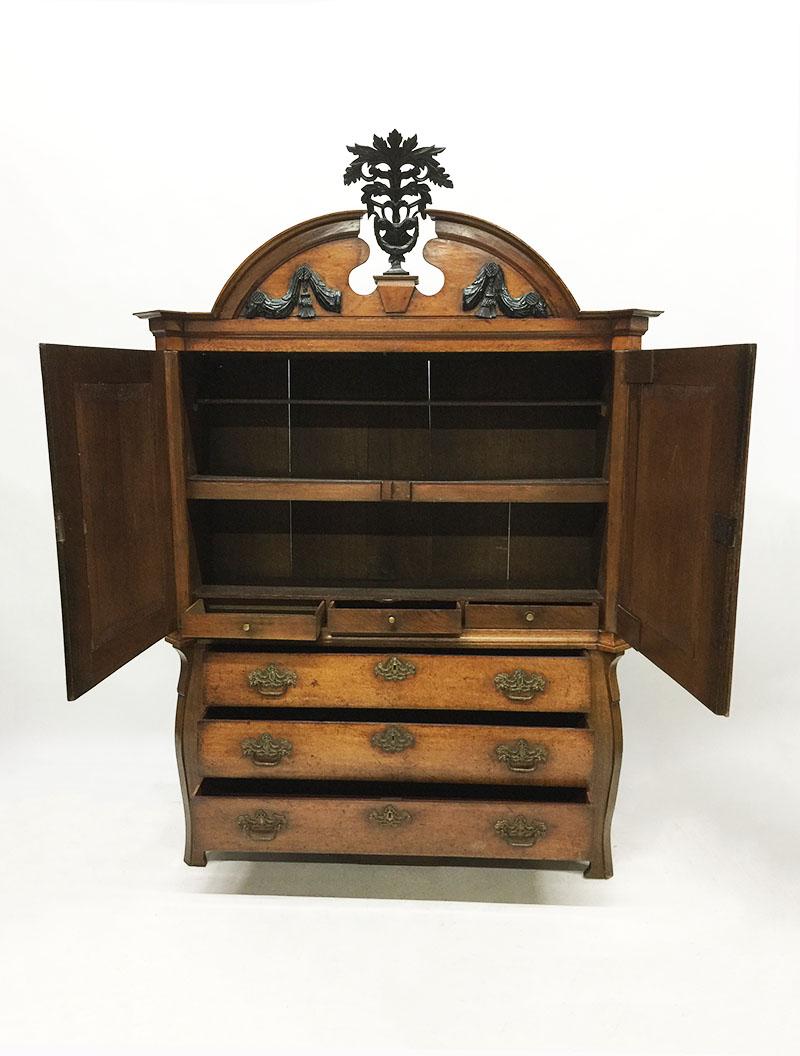 Dutch Oak Very Nice Small Cabinet from the Period 1840-1860 In Good Condition In Delft, NL