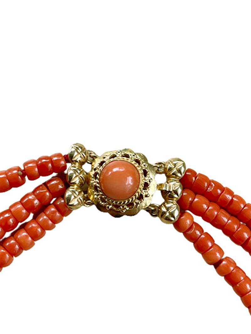 A Dutch set blood coral and gold by Leesener, Amsterdam

A set of a necklace and bracelet with red blood coral with gold lock. The necklace has 3 rows with red coral and gold lock and the bracelet with 2 rows and gold lock. The gold lock with