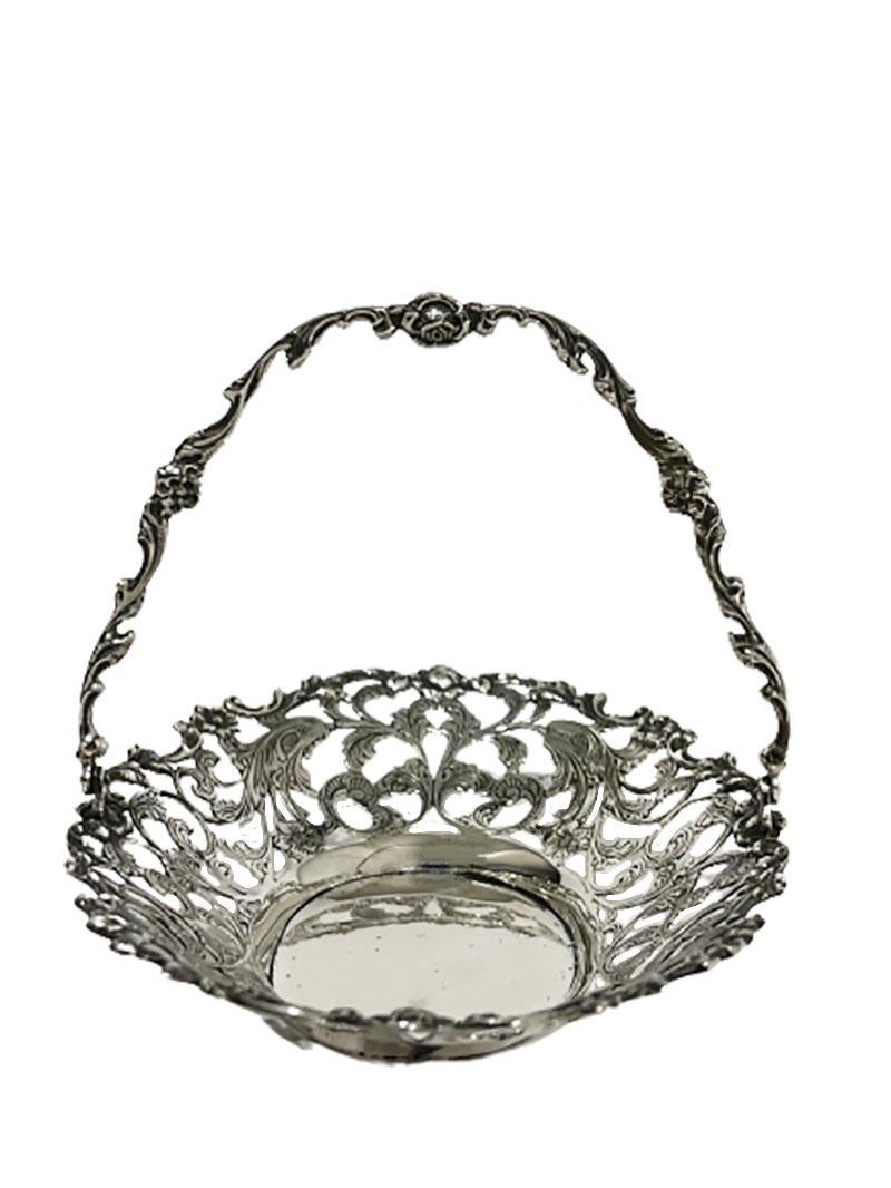 Dutch Silver Bonbon Basket with Movable Handle, by G. Schoorl, 1956 In Good Condition For Sale In Delft, NL
