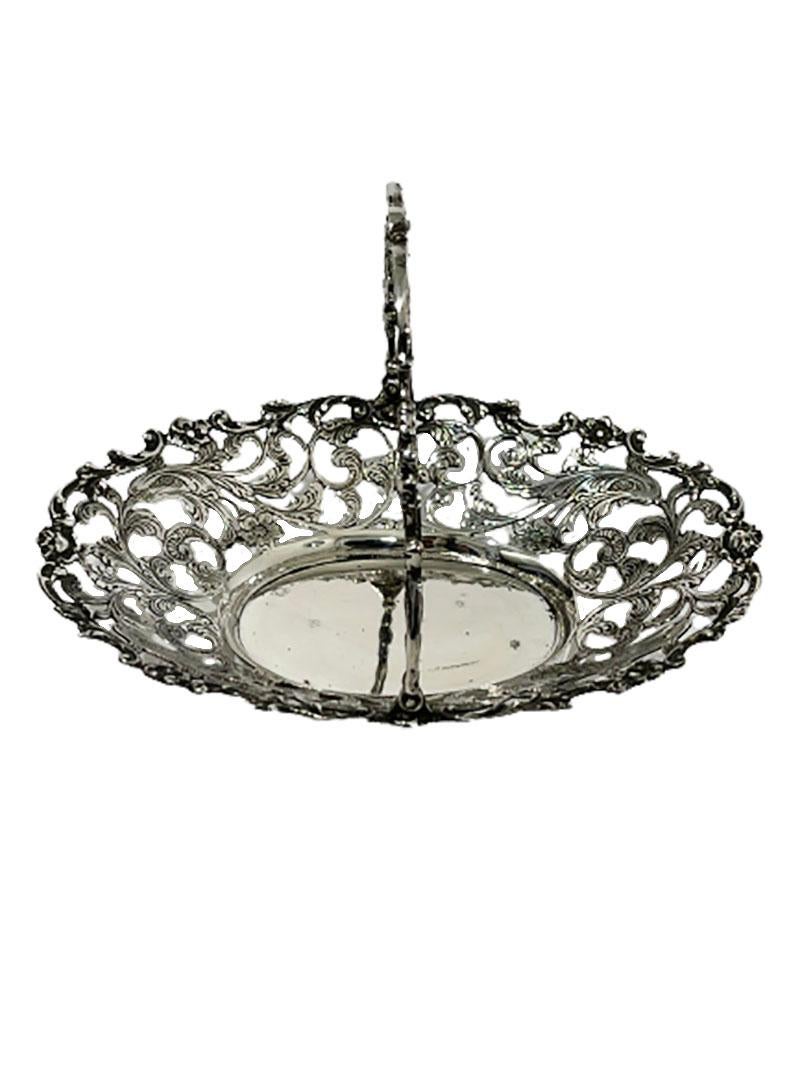Cesta bombonera holandesa de plata con asa móvil, por G. Schoorl, 1956 siglo XX en venta