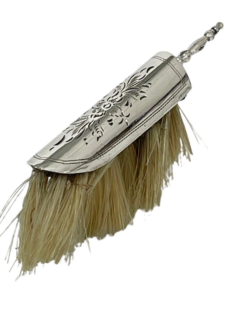 Dutch Silver Miniature Sweeper and Dustpan by Anne Venema, Sneek In Good Condition For Sale In Delft, NL