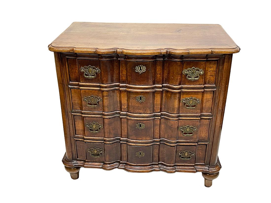 Dutch Walnut Organ Curved Chest of Drawers, 18th Century For Sale 14