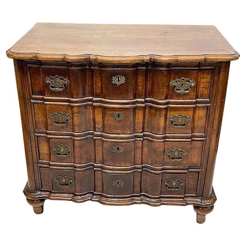 Dutch Walnut Organ Curved Chest of Drawers, 18th Century For Sale